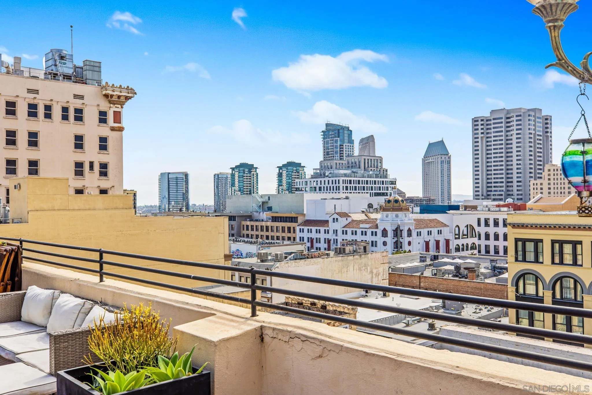 https://cdn.realtyfeed.com/cdn/127/250039875/6dd8439596d2e9f76b5a2dd0c5c541c4.webp