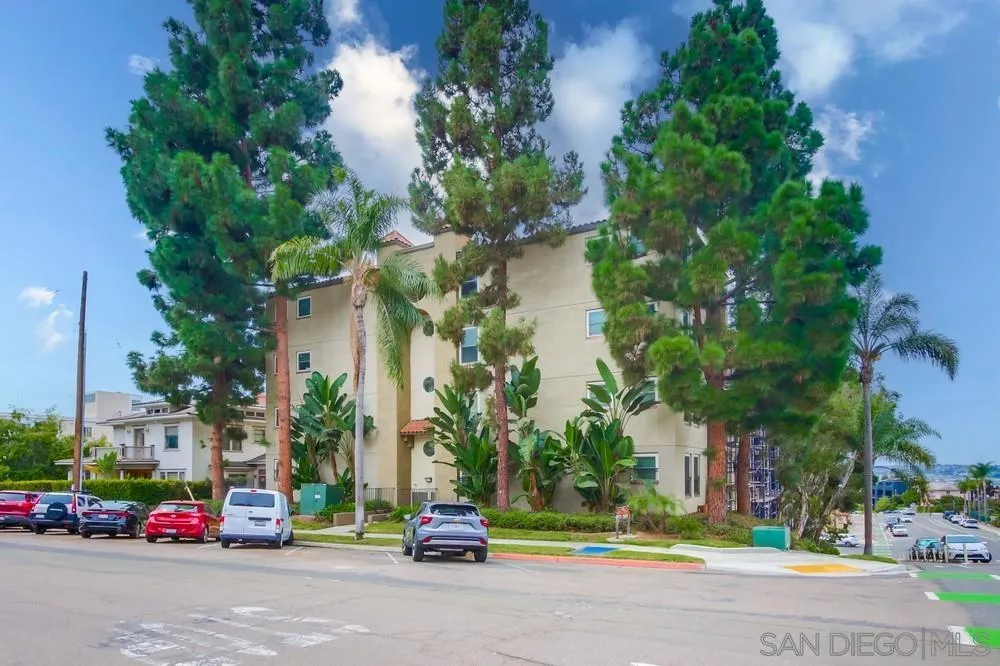 https://cdn.realtyfeed.com/cdn/127/250039877/42c47f2e4d47c39740c5c9212a2a671d.webp