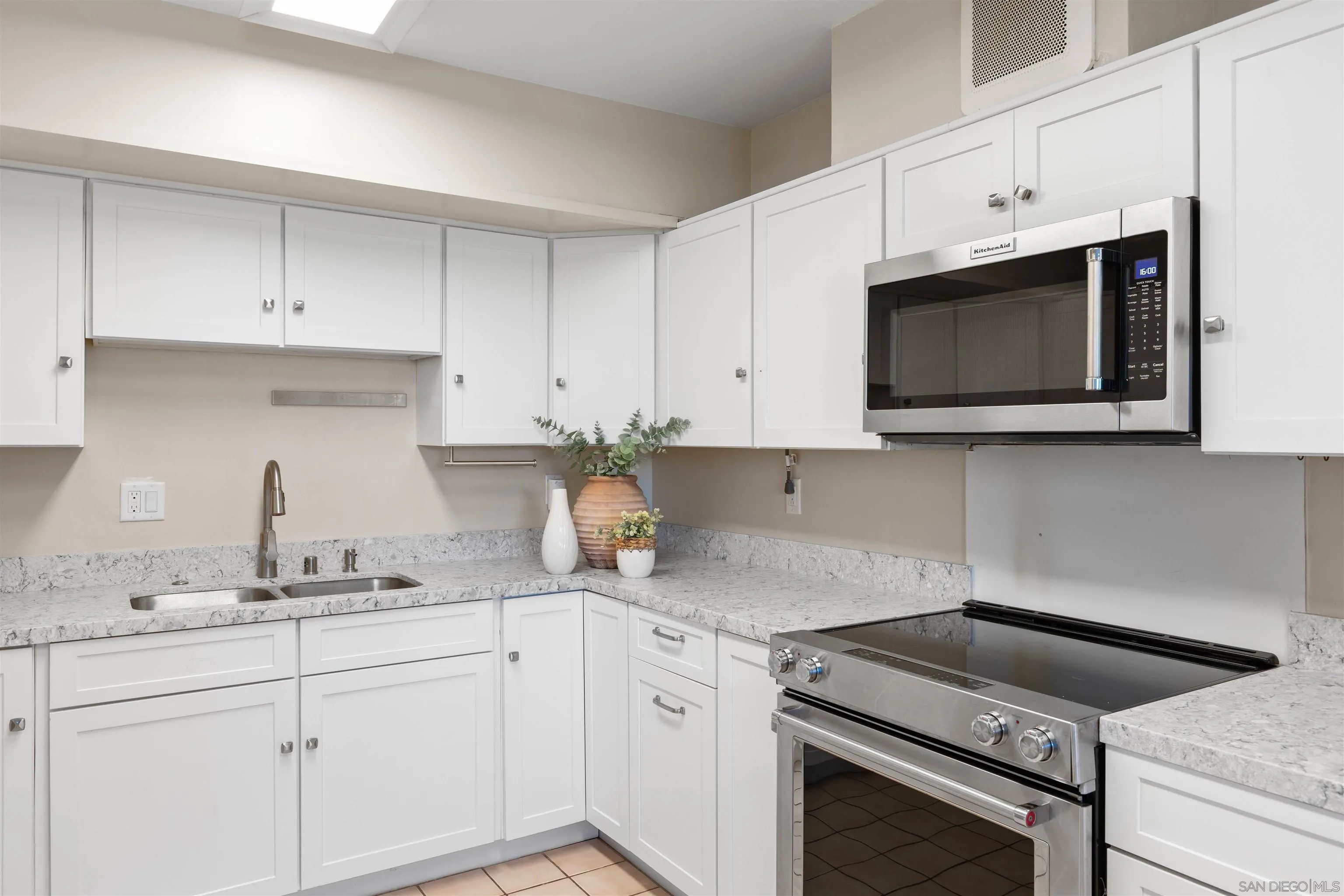 https://cdn.realtyfeed.com/cdn/127/250039887/19df79d4d6a2ef5347a319b81b0abdf5.webp