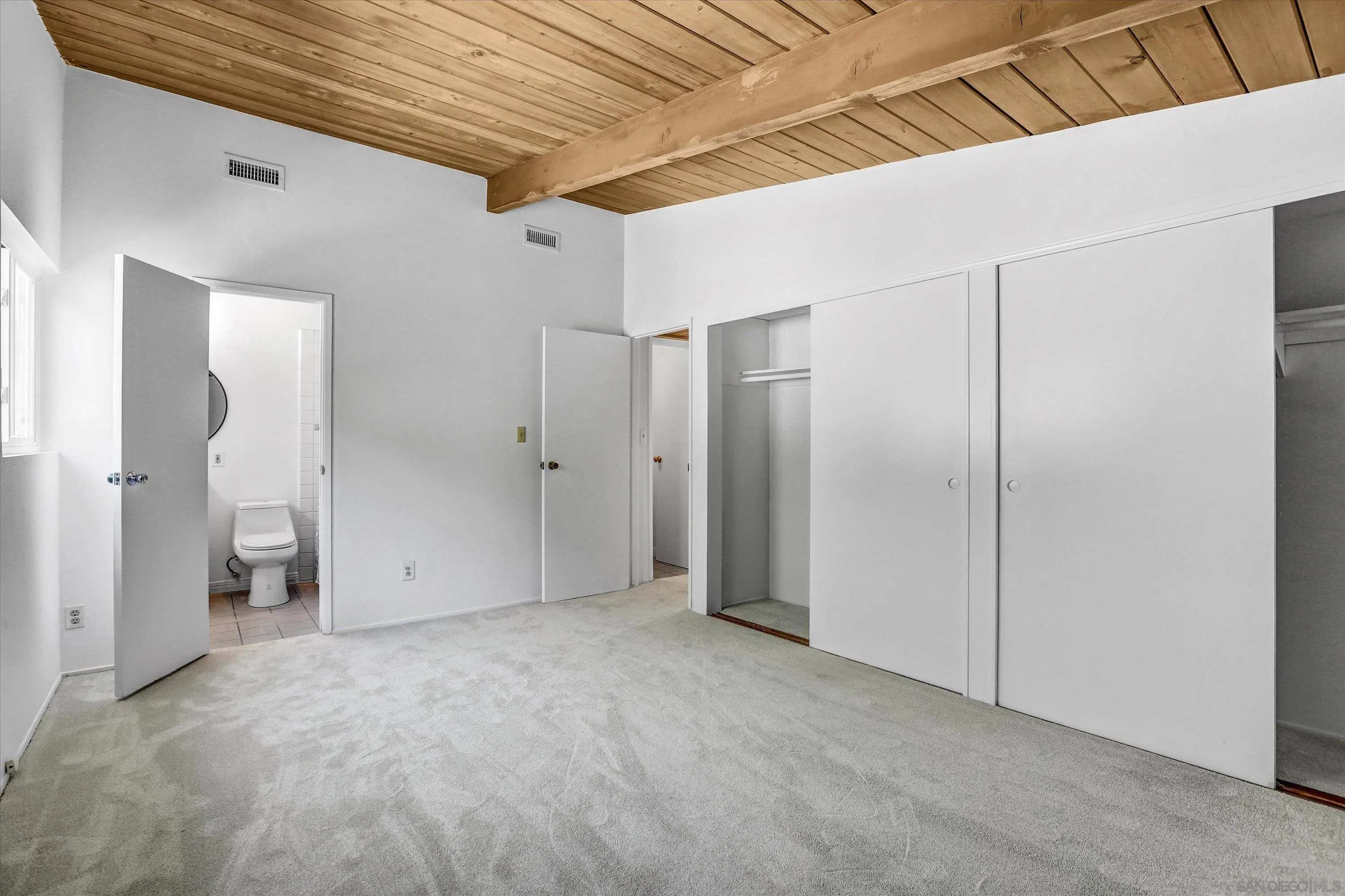 https://cdn.realtyfeed.com/cdn/127/250039890/1bd2cc62cfd6b426eaad1926a1adbe4c.webp