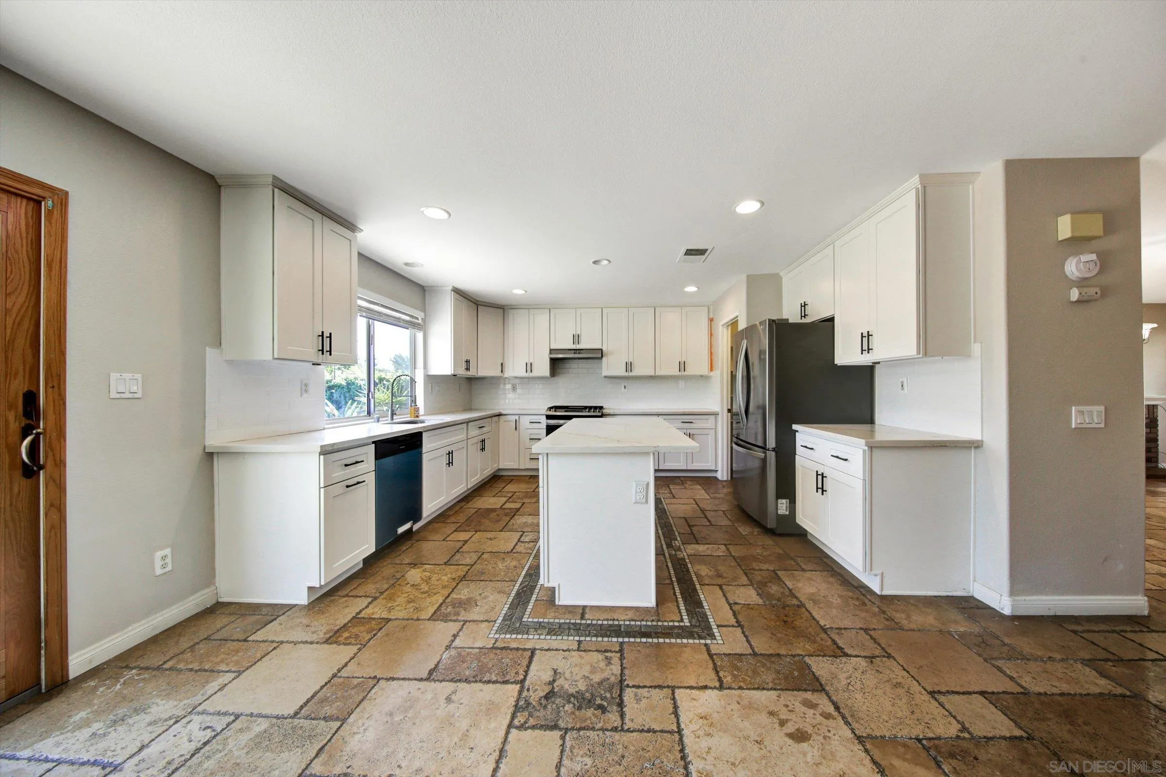 https://cdn.realtyfeed.com/cdn/127/250039891/2510fa62e6d12af26f055d07954f96a8.webp