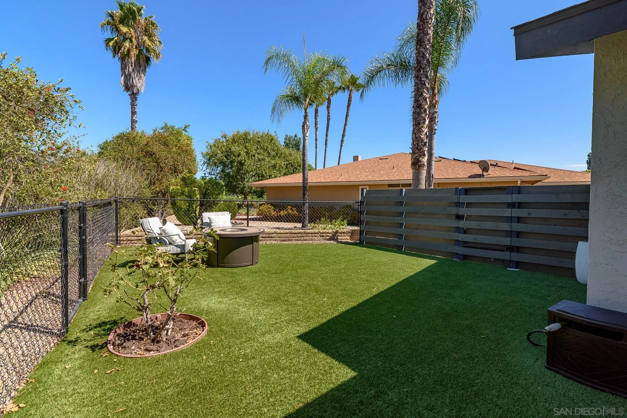 https://cdn.realtyfeed.com/cdn/127/250039893/3e4faba19153e89f6bf6df55f88d74e3.webp