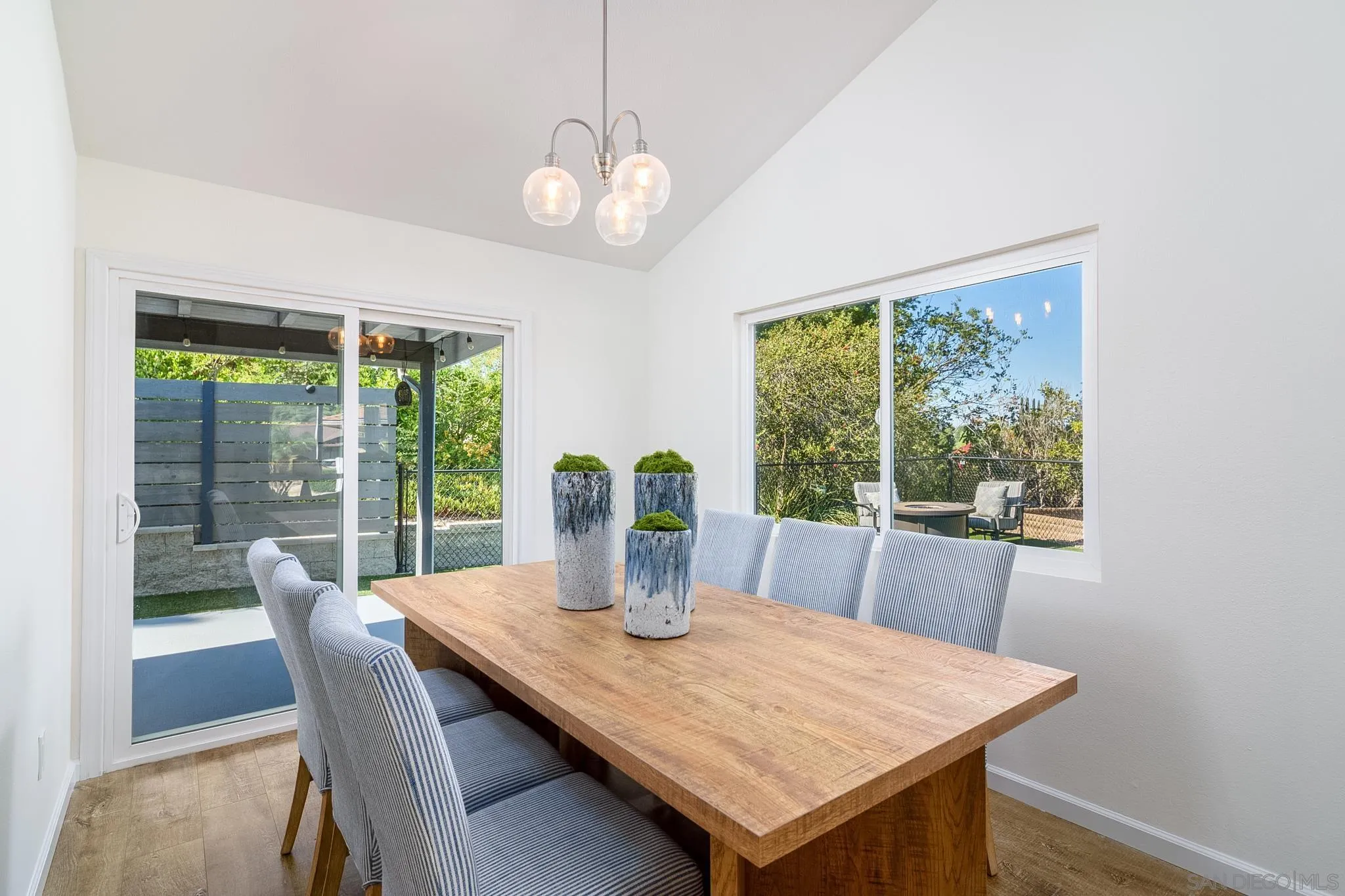https://cdn.realtyfeed.com/cdn/127/250039893/b99cad3b8d1610bc36f796391829ae30.webp