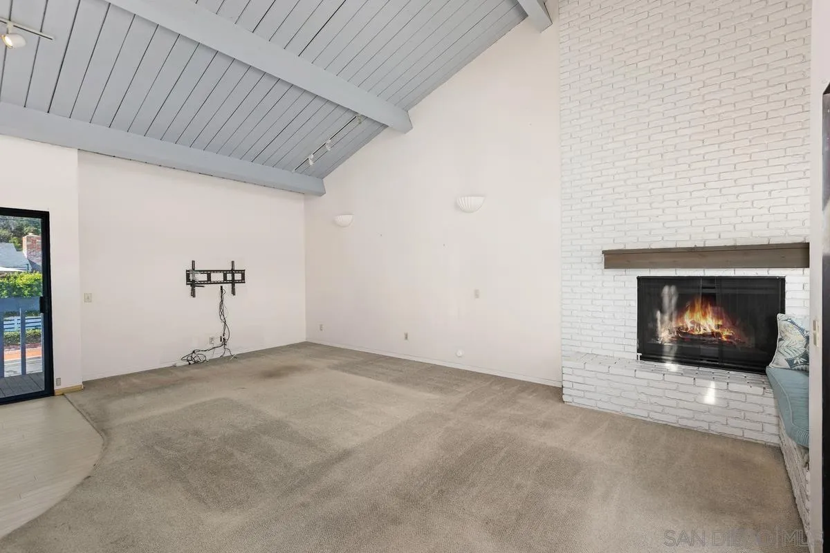 https://cdn.realtyfeed.com/cdn/127/250039905/3042692014db39d2ebb7bcc3a12c9d63.webp