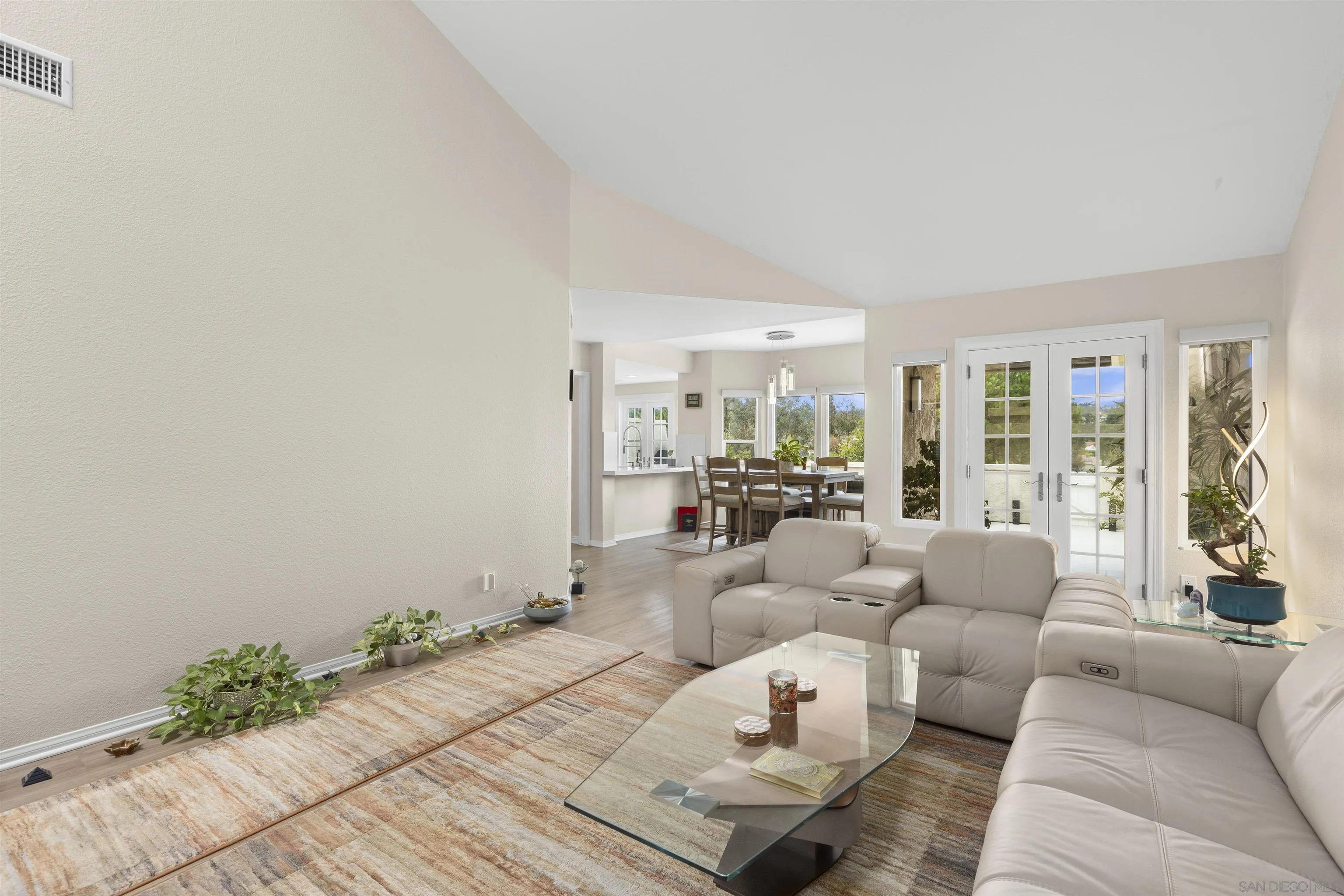 Photo #6: 250039910 Listing 