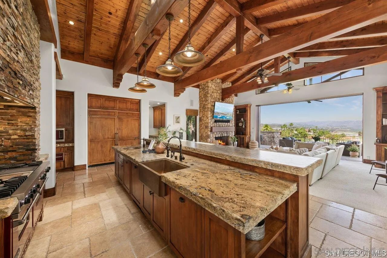 https://cdn.realtyfeed.com/cdn/127/250039914/dcbe9464cfbe7e3b0c1fbbc3a7b3945b.webp