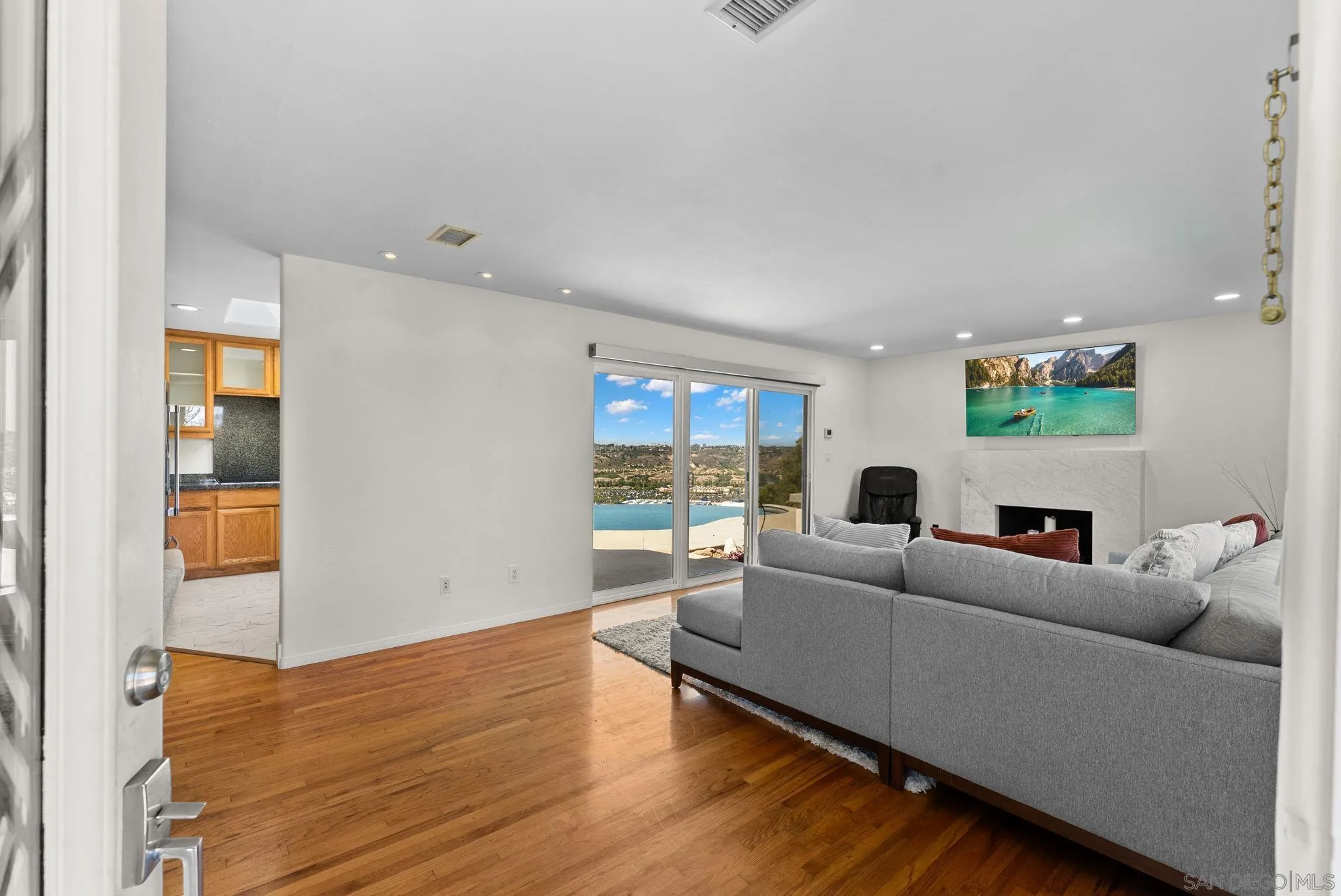 https://cdn.realtyfeed.com/cdn/127/250039916/97ba75f608c099938cdd7c8d6a9010a8.webp