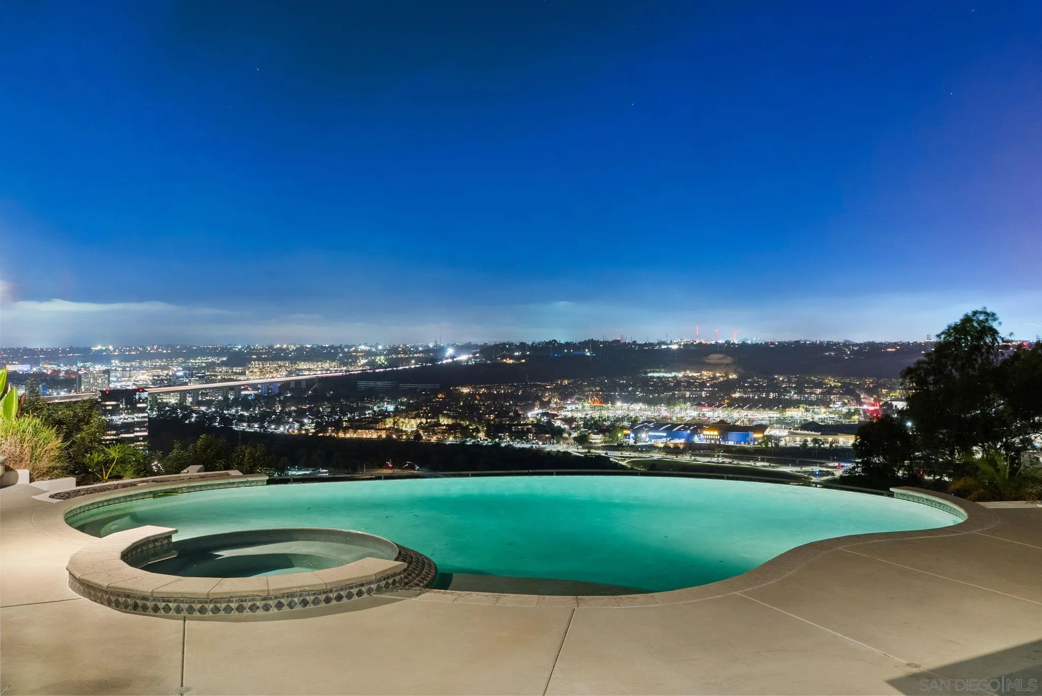 https://cdn.realtyfeed.com/cdn/127/250039916/a88b4f4cd8ea95f43c7a3ce782570554.webp