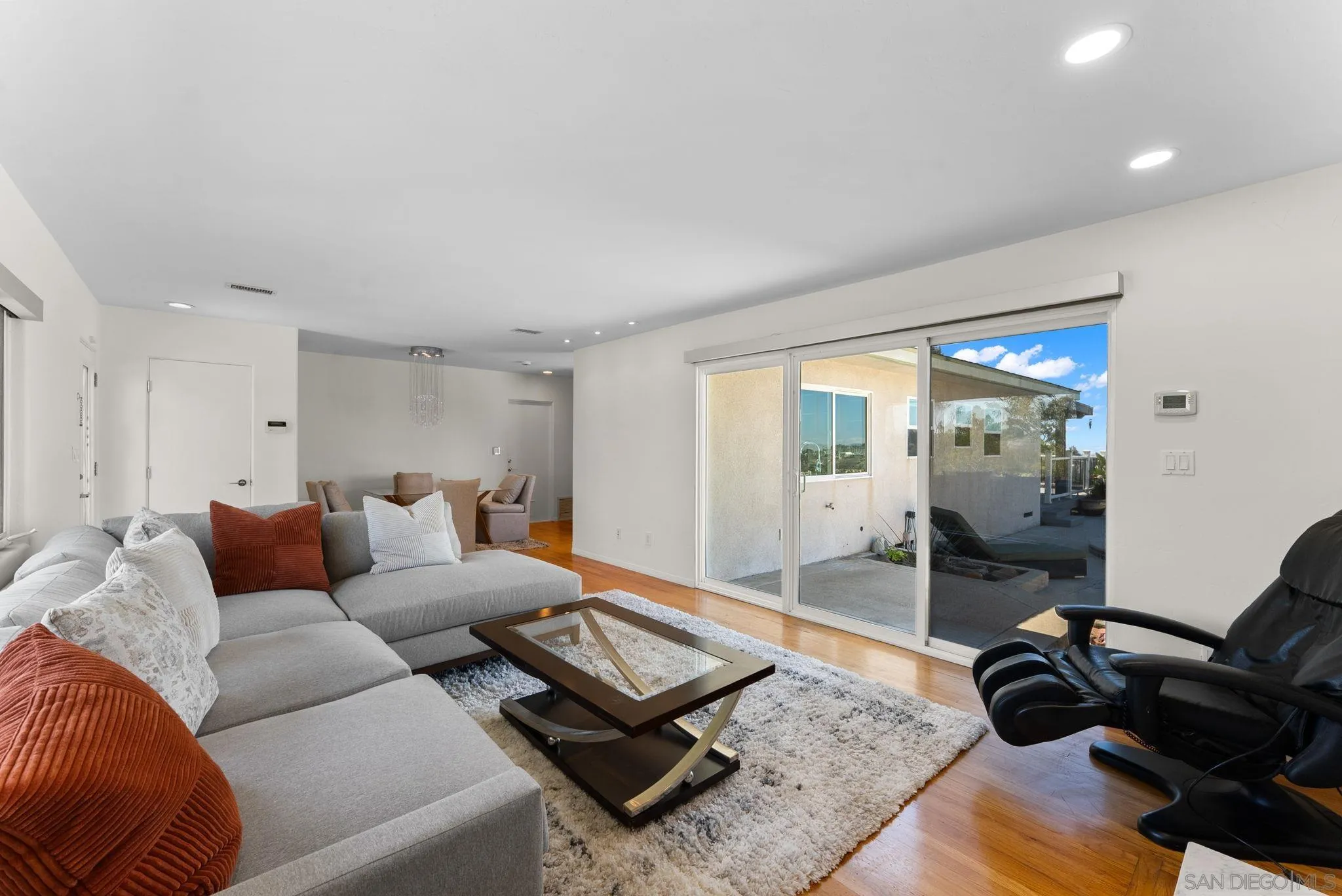 https://cdn.realtyfeed.com/cdn/127/250039916/cb5a4e9761786aa6fa9961b8c0a0b965.webp