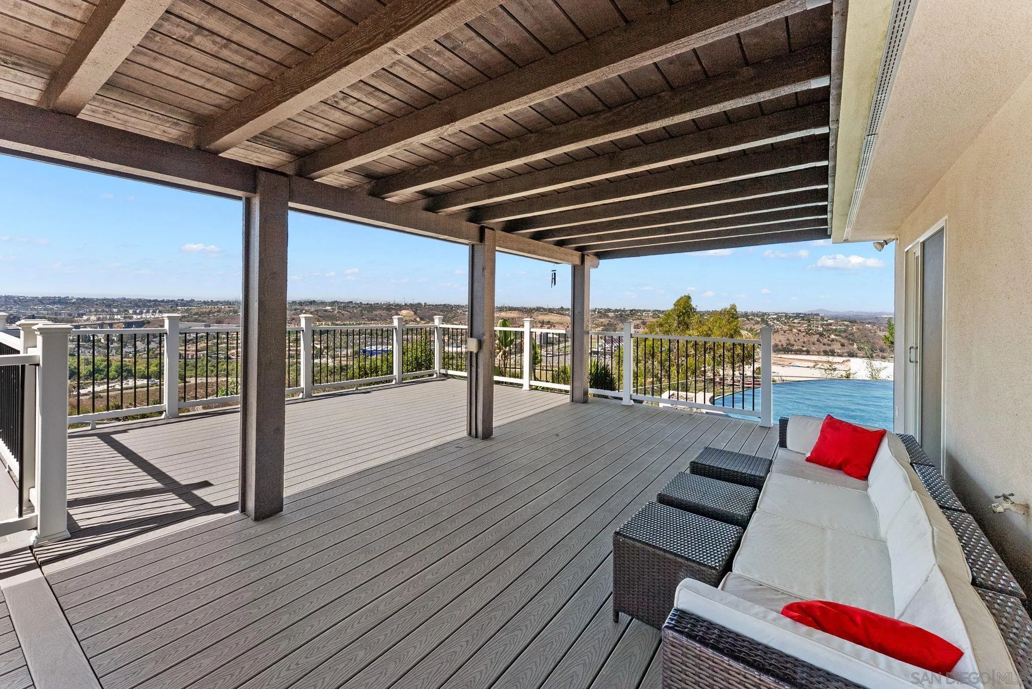 https://cdn.realtyfeed.com/cdn/127/250039916/cbc508d3c9afdd0e59ec93d9deada976.webp