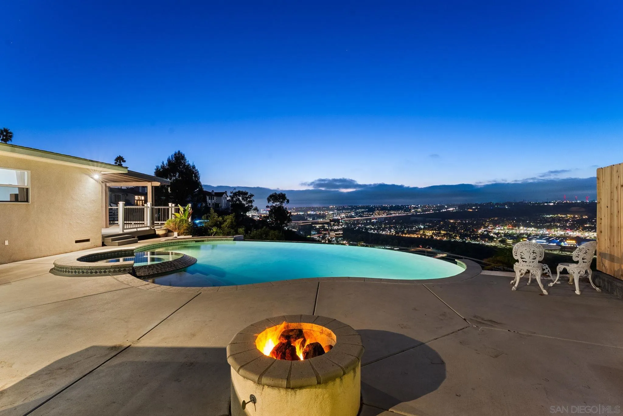 https://cdn.realtyfeed.com/cdn/127/250039916/d3d40d4eab616f29b28a4b4f03cb8d0b.webp