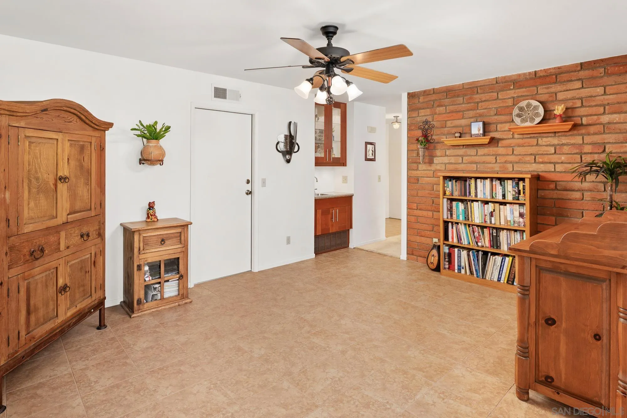 https://cdn.realtyfeed.com/cdn/127/250039917/395ccd4af6827a77591e5ba5b1cfe952.webp