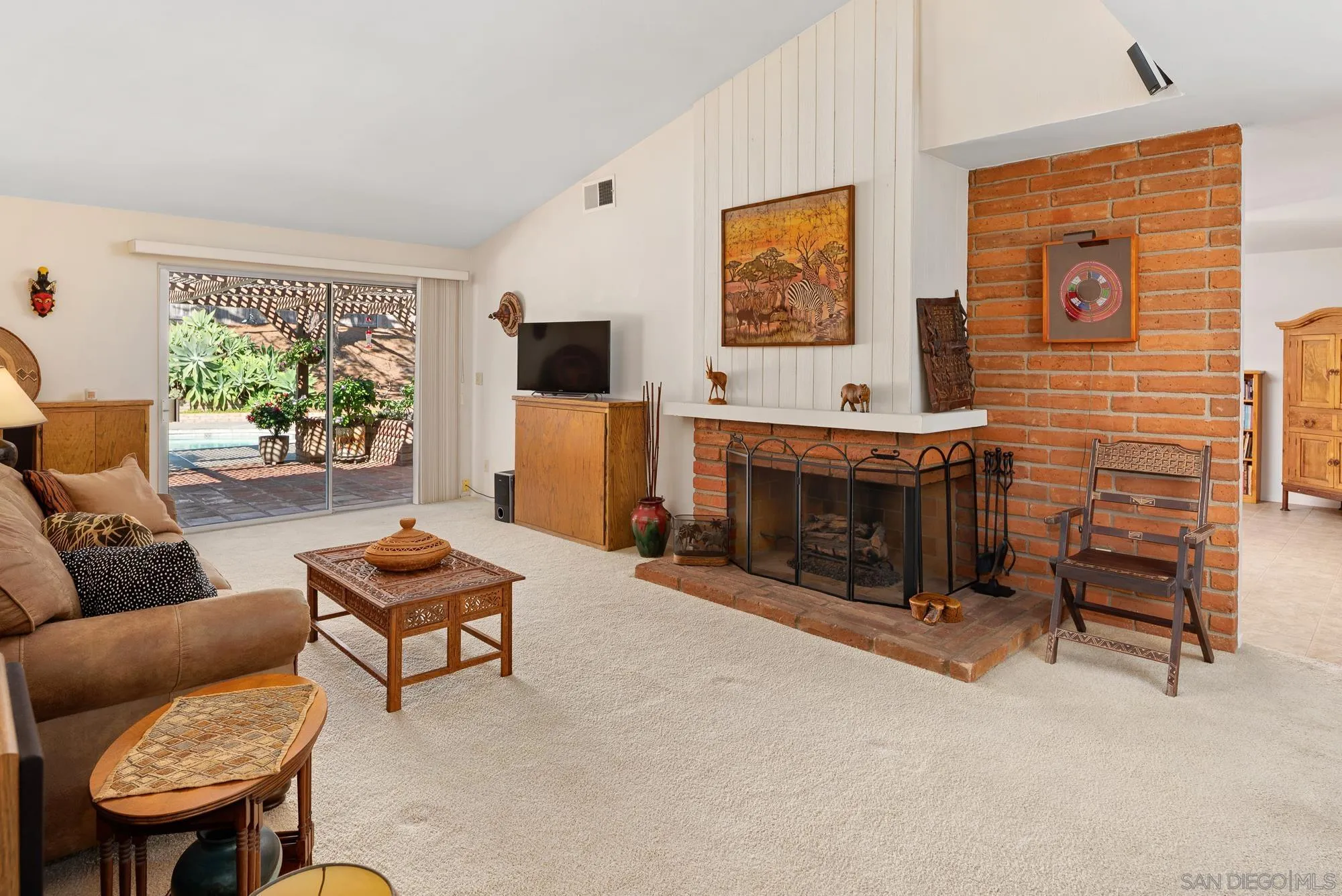 https://cdn.realtyfeed.com/cdn/127/250039917/572d928afb27760a4b03fedb143ca938.webp