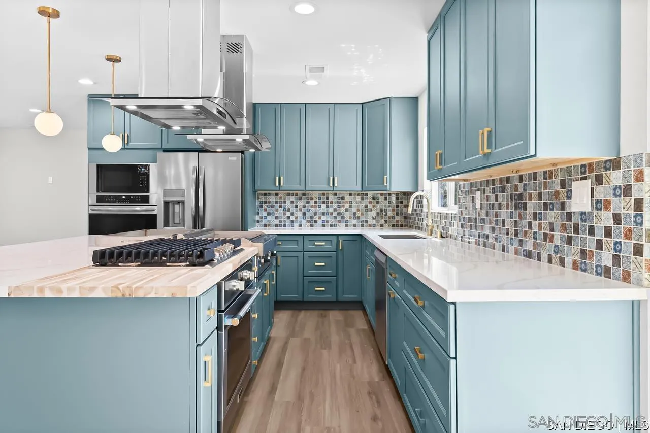 https://cdn.realtyfeed.com/cdn/127/250039924/98ab2e9a2072eaef543bcb180756047c.webp