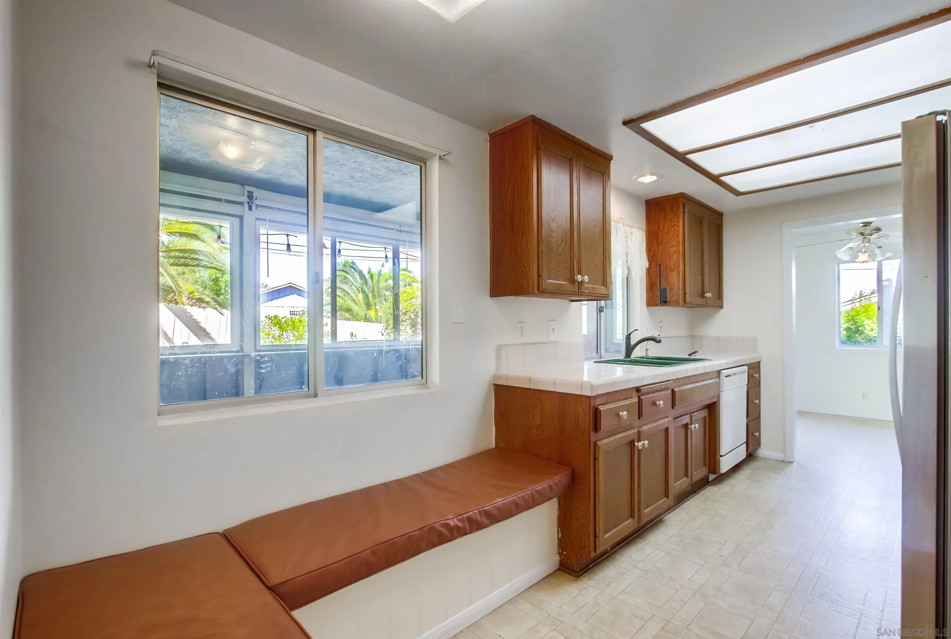 https://cdn.realtyfeed.com/cdn/127/250039930/7d9a524fbcbda9c9840bfdfe6f6c9fa1.webp