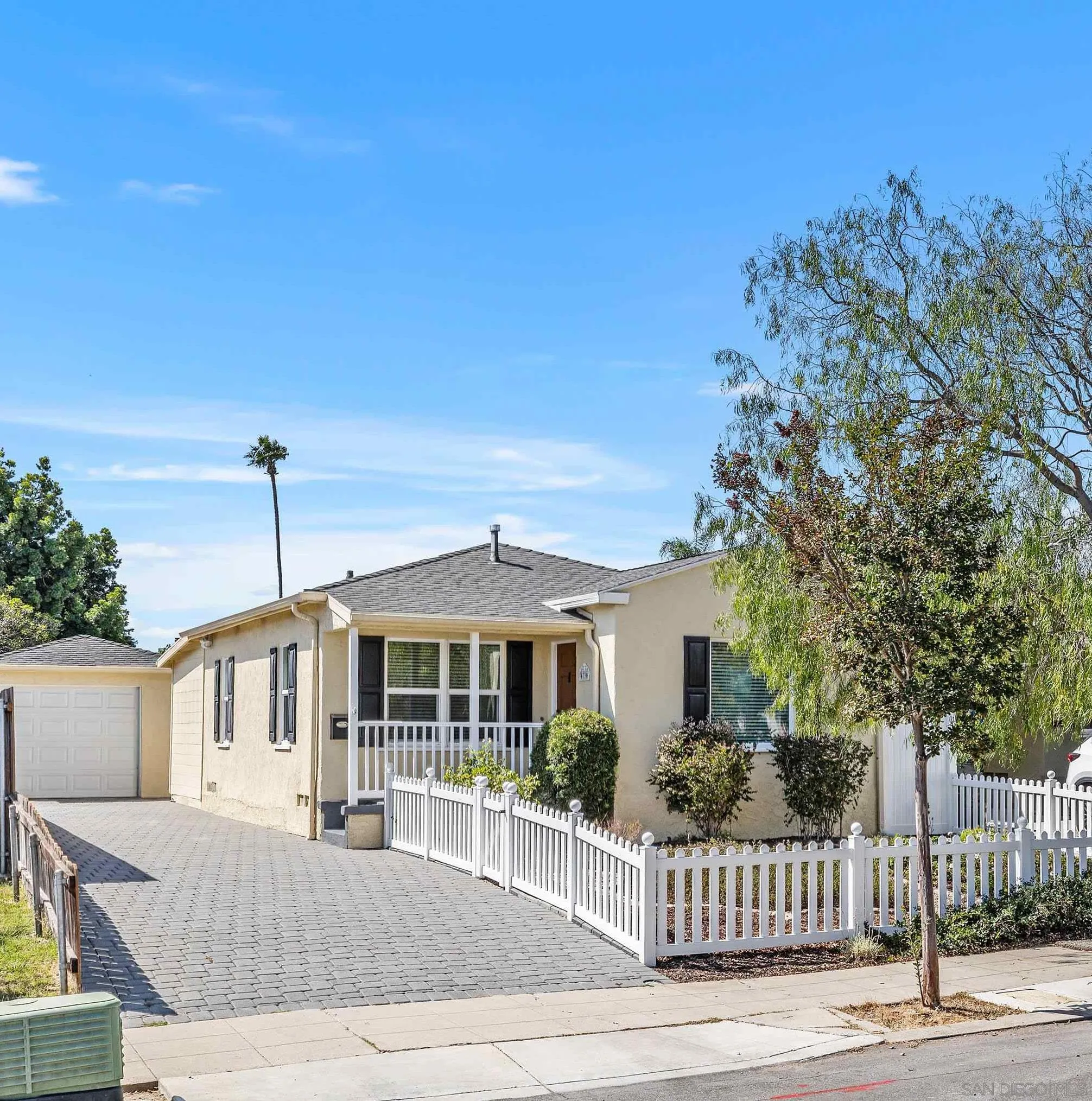 https://cdn.realtyfeed.com/cdn/127/250039931/ec913f3541db2cc917fcd34e9d9c4300.webp