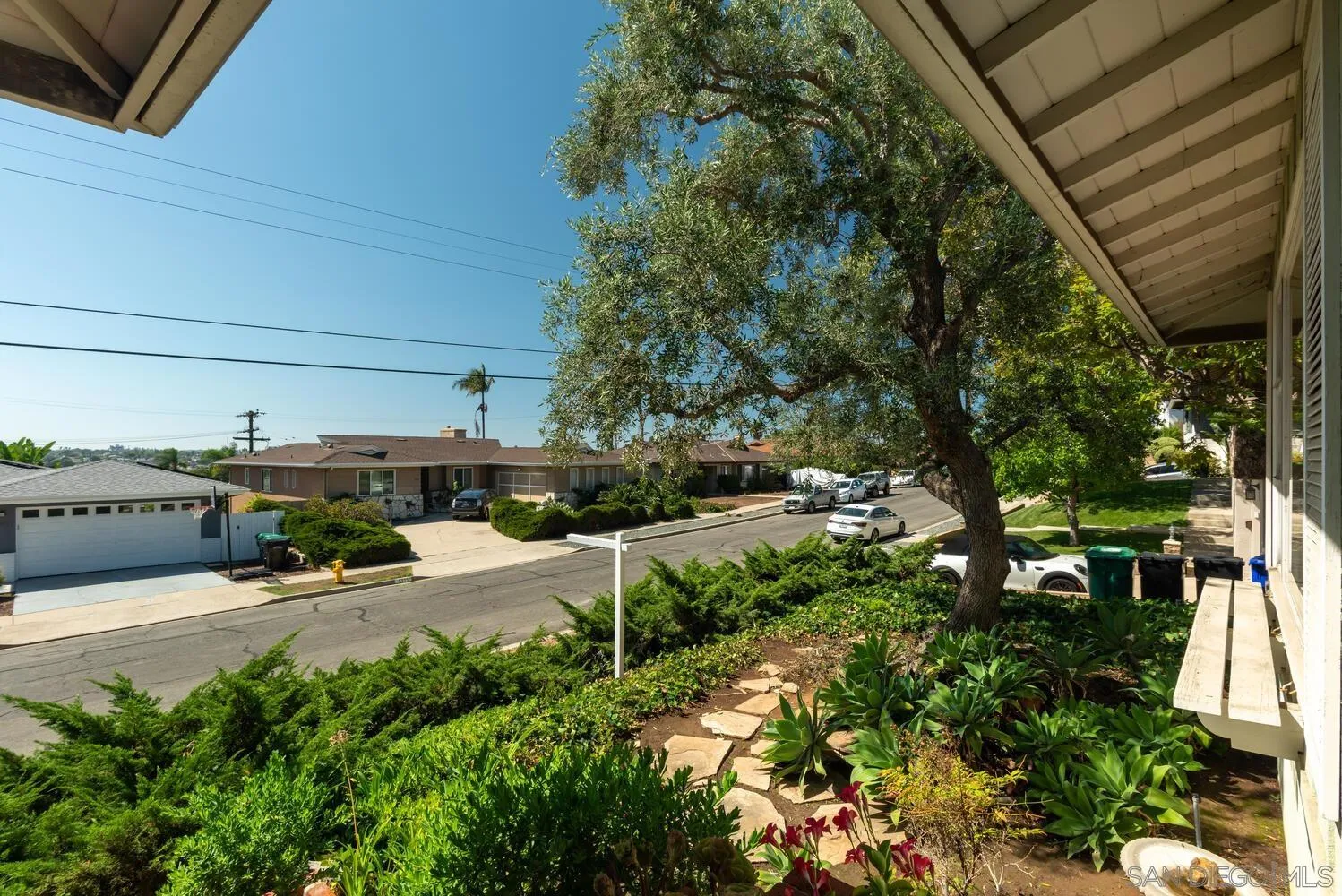 https://cdn.realtyfeed.com/cdn/127/250039932/281710bcac5f9c82f4adc192f0e29555.webp