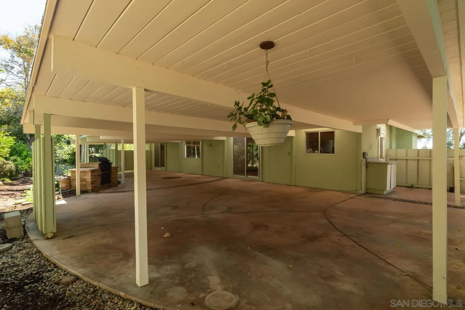 https://cdn.realtyfeed.com/cdn/127/250039932/49c92dccef4dc30ec59afd9ddb3f2dd9.webp