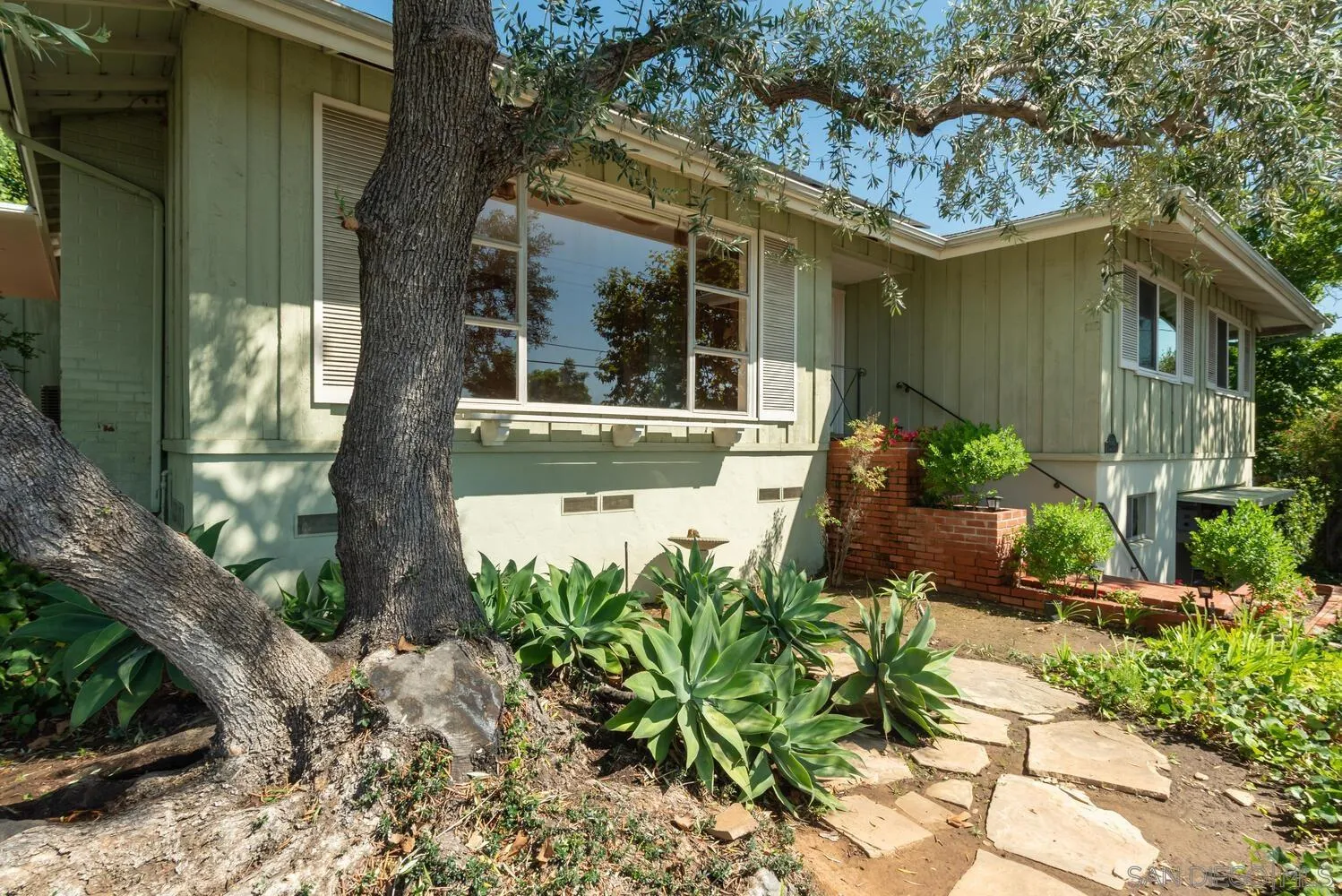 https://cdn.realtyfeed.com/cdn/127/250039932/80247ef962877e17ed0f841fd7bfdfc5.webp