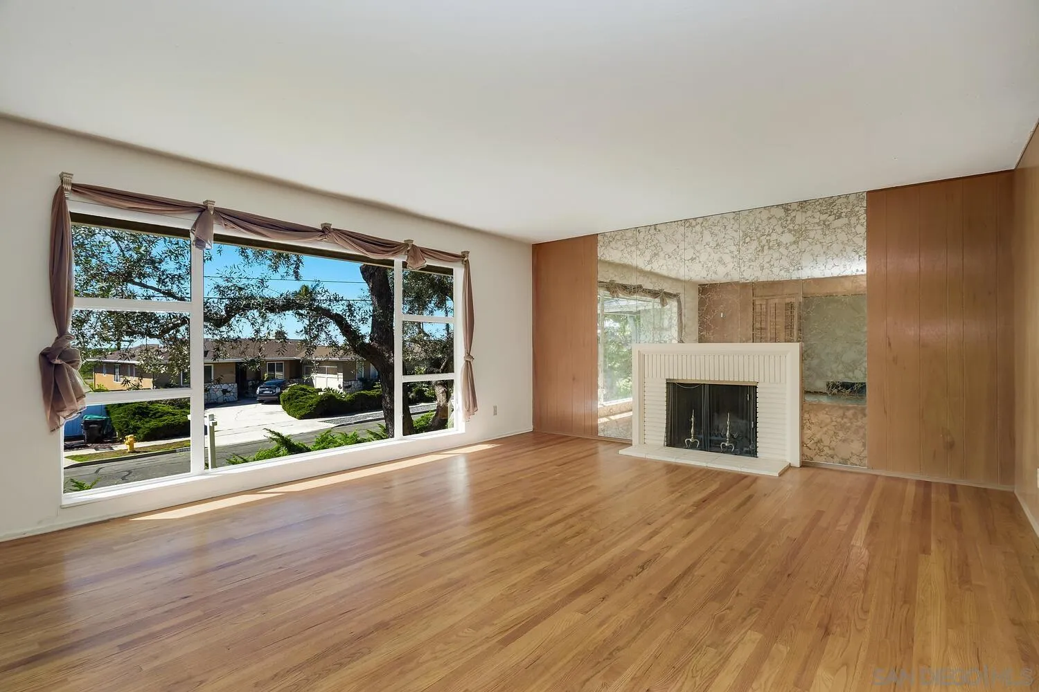 https://cdn.realtyfeed.com/cdn/127/250039932/94967c1bd6b365bea17a2d38d3d480cd.webp