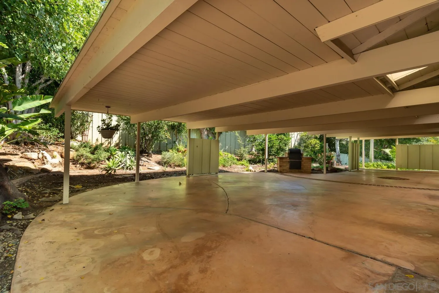https://cdn.realtyfeed.com/cdn/127/250039932/c77d761597993bcd2e0e4a4dc2736b88.webp