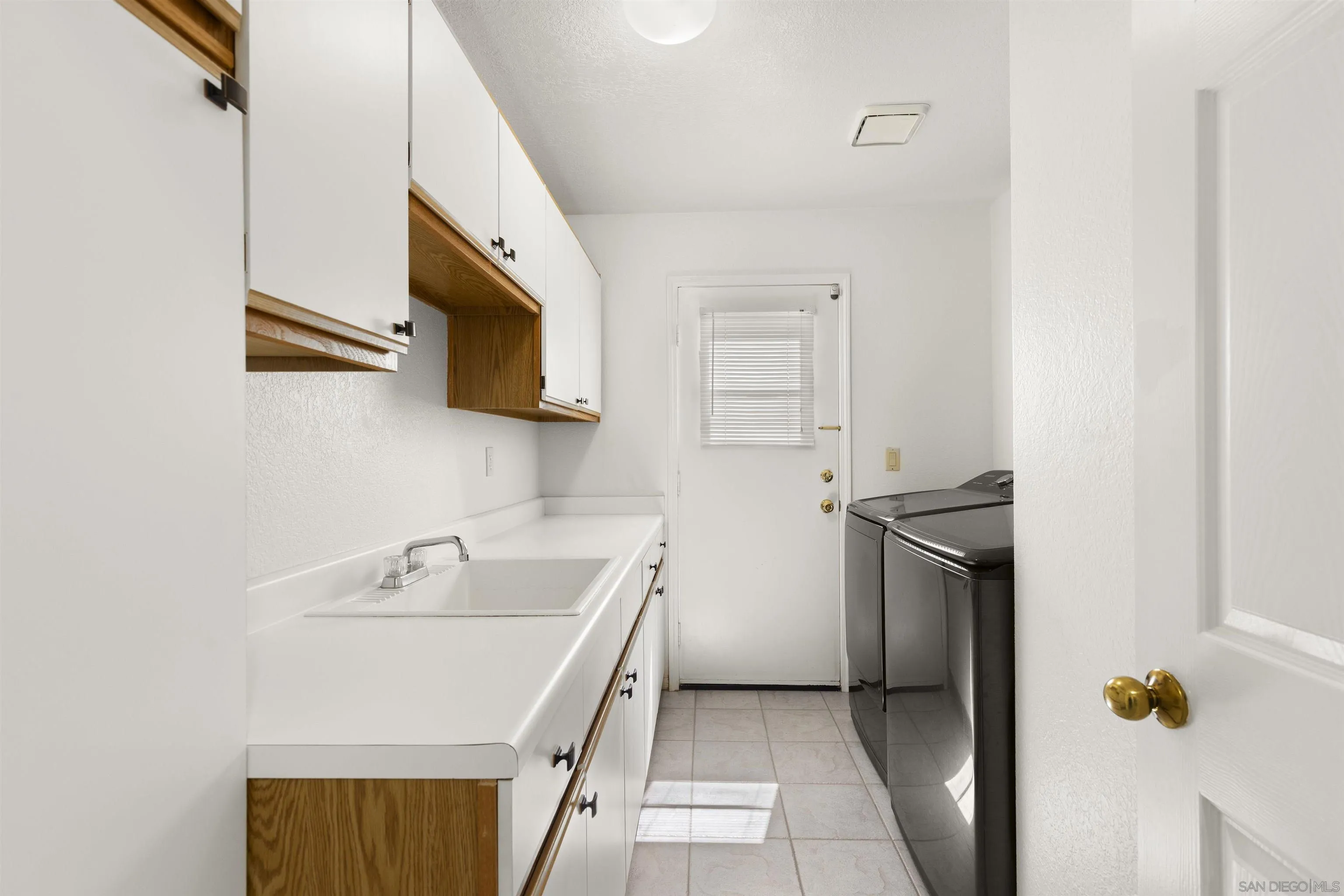 https://cdn.realtyfeed.com/cdn/127/250039934/002d8f4784516b213c6d70e94e35bbb3.webp
