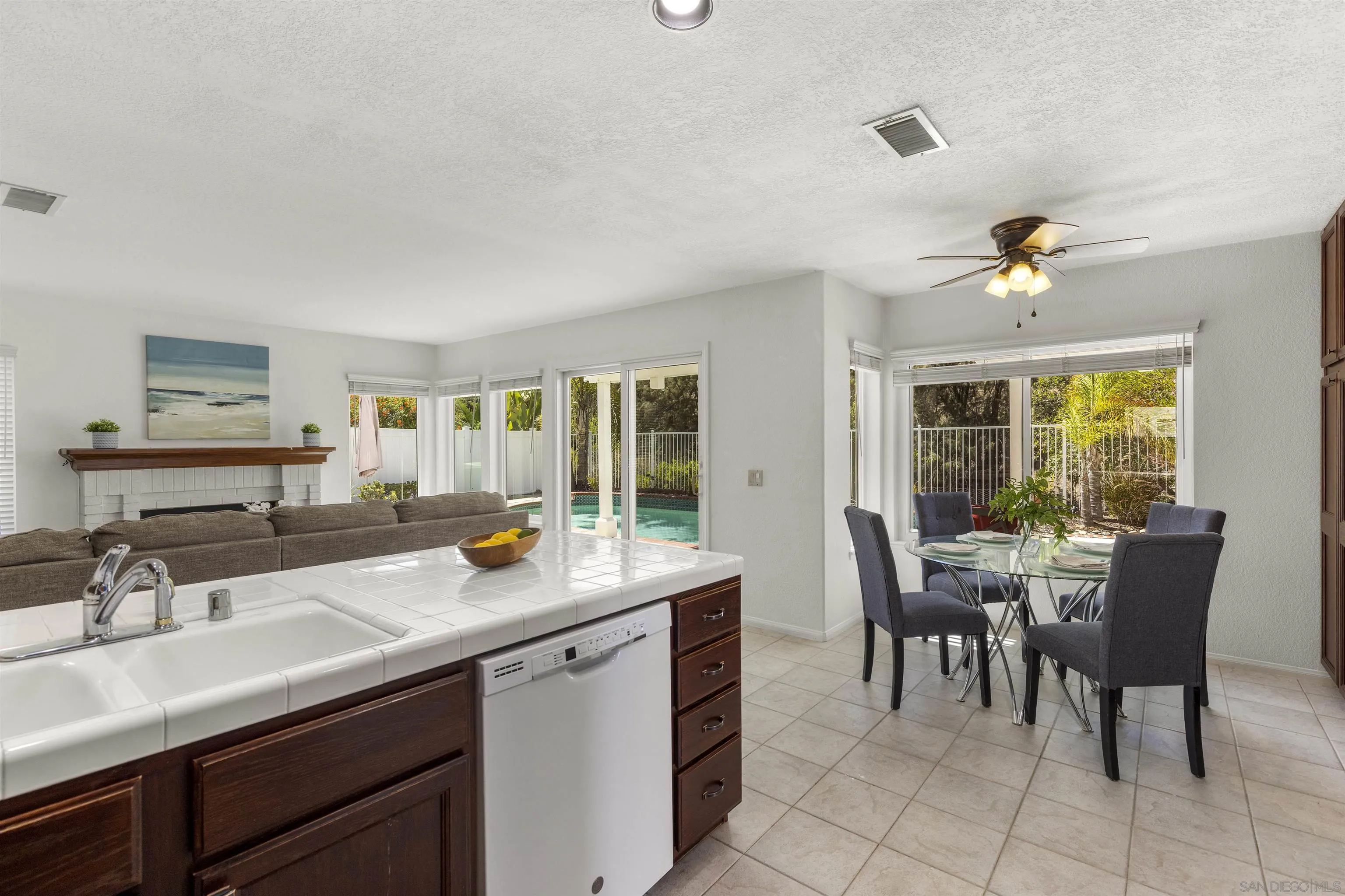 https://cdn.realtyfeed.com/cdn/127/250039934/34842ffdec35e3e7e7df1b717f5b2b44.webp
