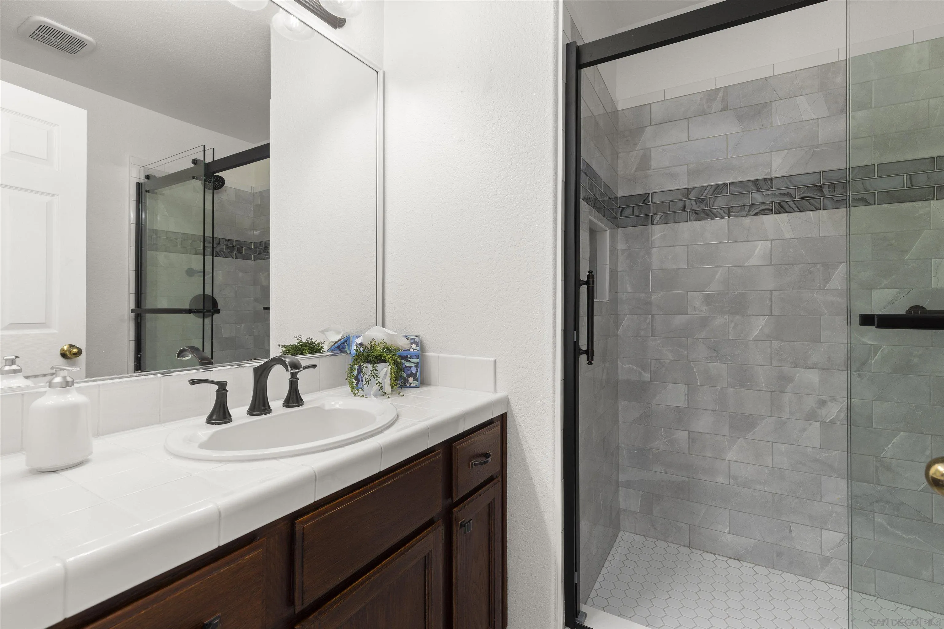 https://cdn.realtyfeed.com/cdn/127/250039934/ce94d80e22cecb1ba35fceb55f87a0e1.webp