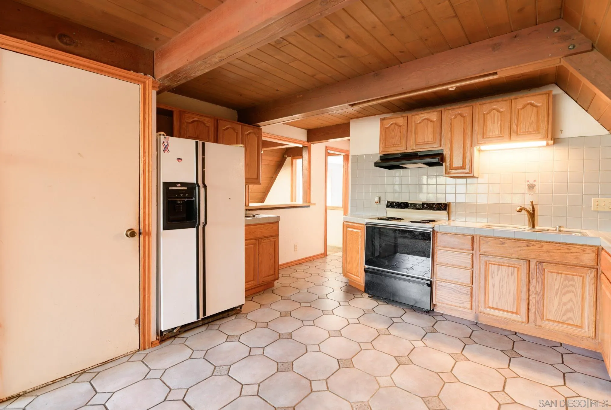 https://cdn.realtyfeed.com/cdn/127/250039938/40aec8123e067237427874a0040df2c4.webp
