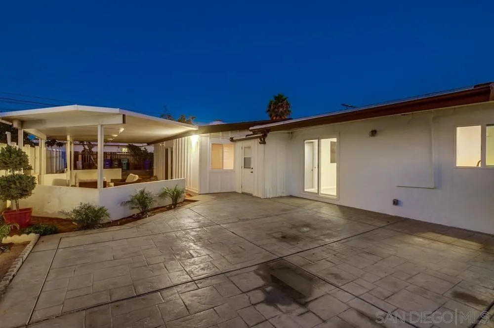 https://cdn.realtyfeed.com/cdn/127/250039942/3b2ee89eb5a5ec896a58835d18db0f2b.webp
