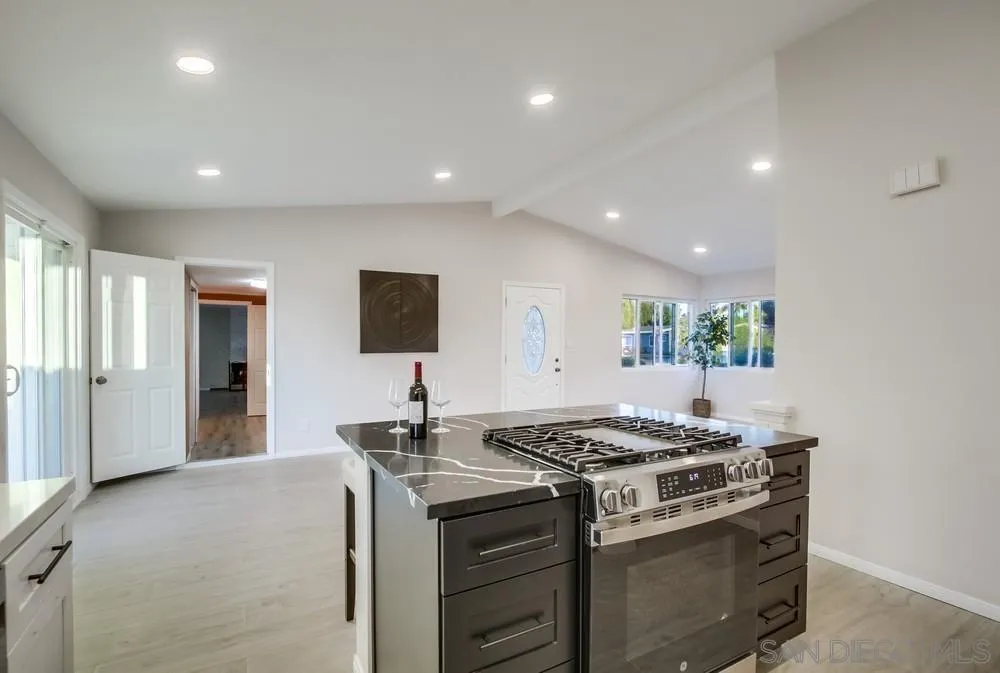 https://cdn.realtyfeed.com/cdn/127/250039942/c66a3a5bdeae17ef92bfad11559c997c.webp