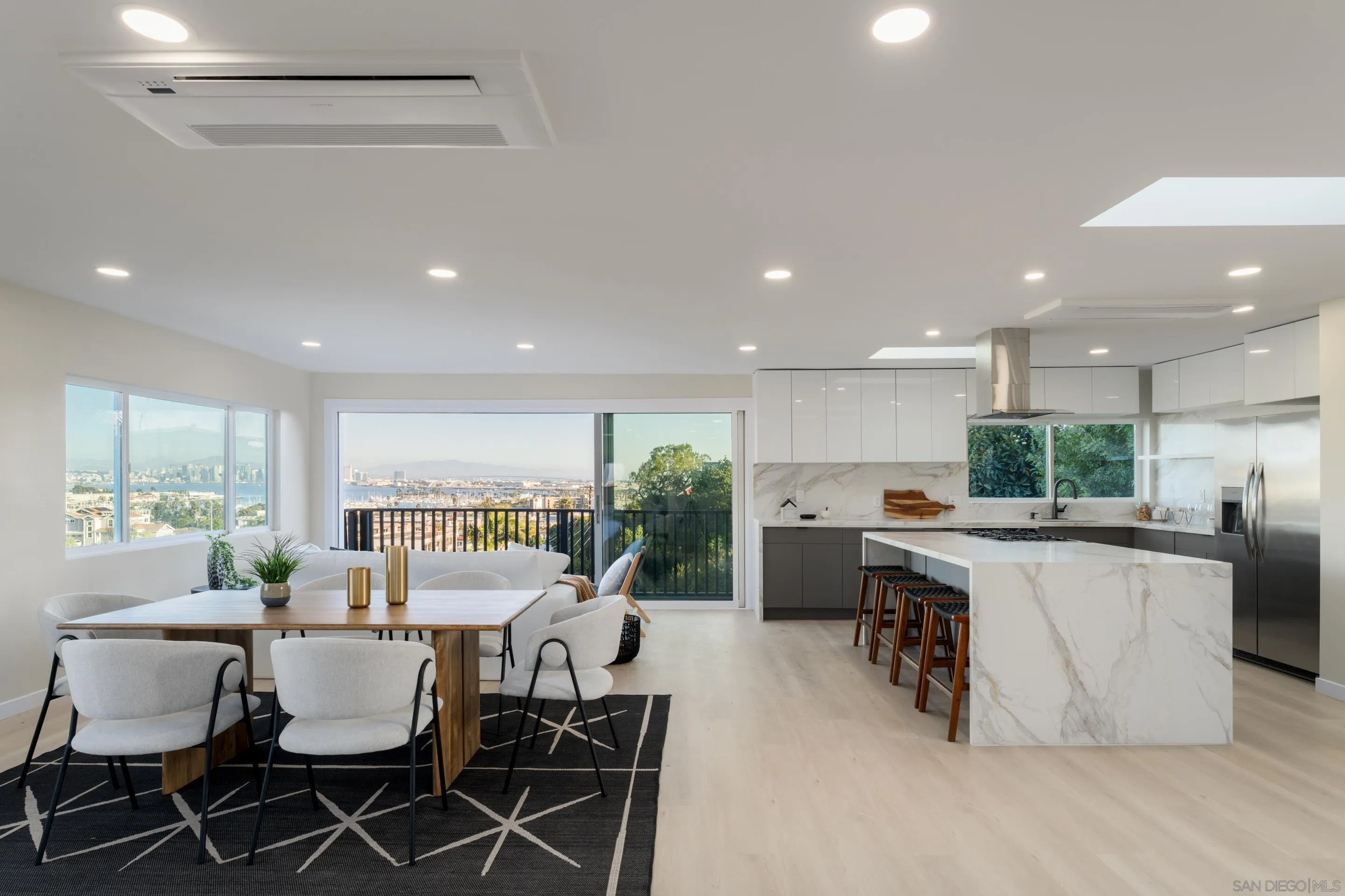 https://cdn.realtyfeed.com/cdn/127/250039945/17af9b9a6063de1f1998ddf0a1be35ea.webp