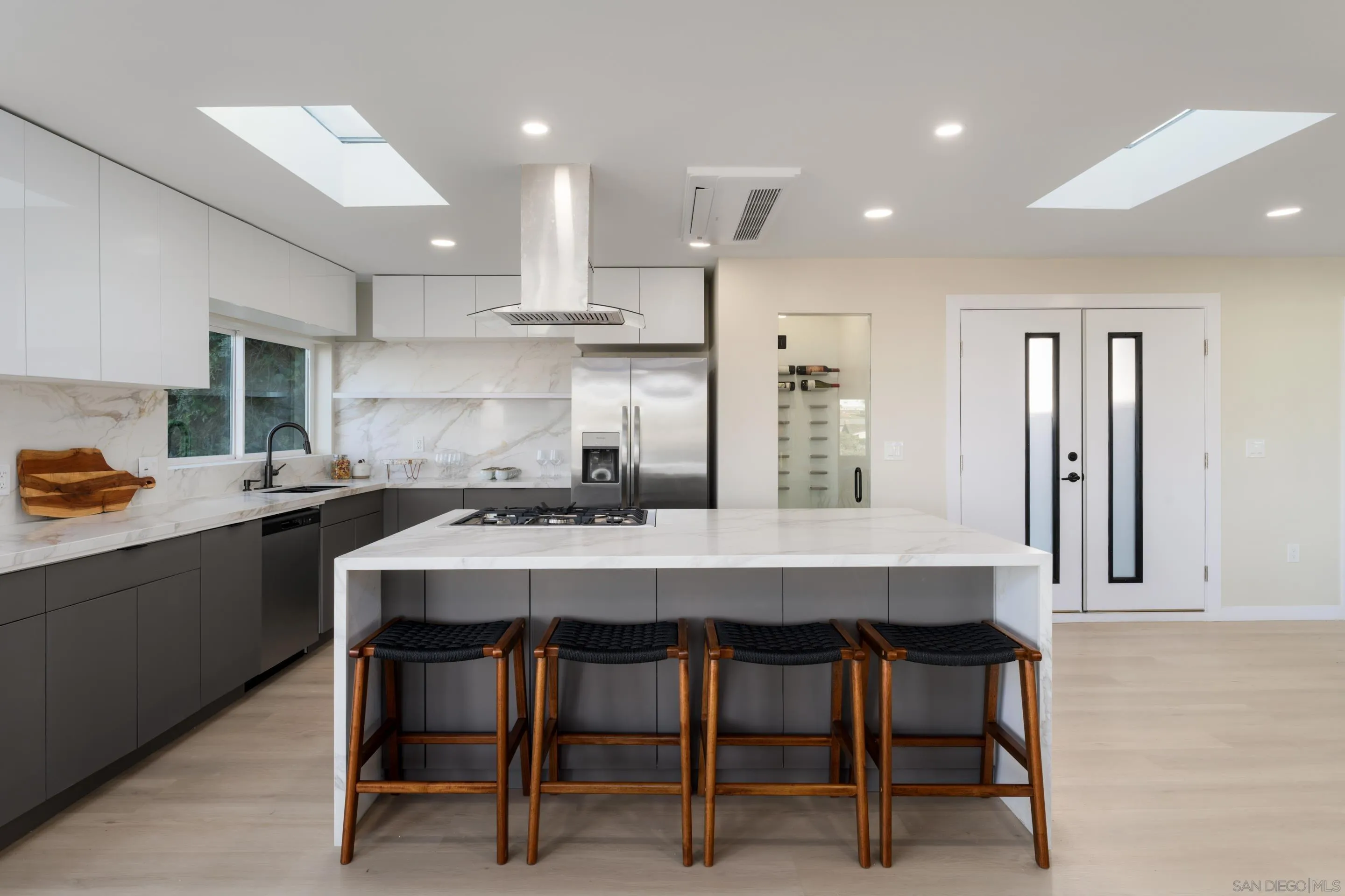 https://cdn.realtyfeed.com/cdn/127/250039945/450a922c0e1ae5c24e9848f48918d48c.webp