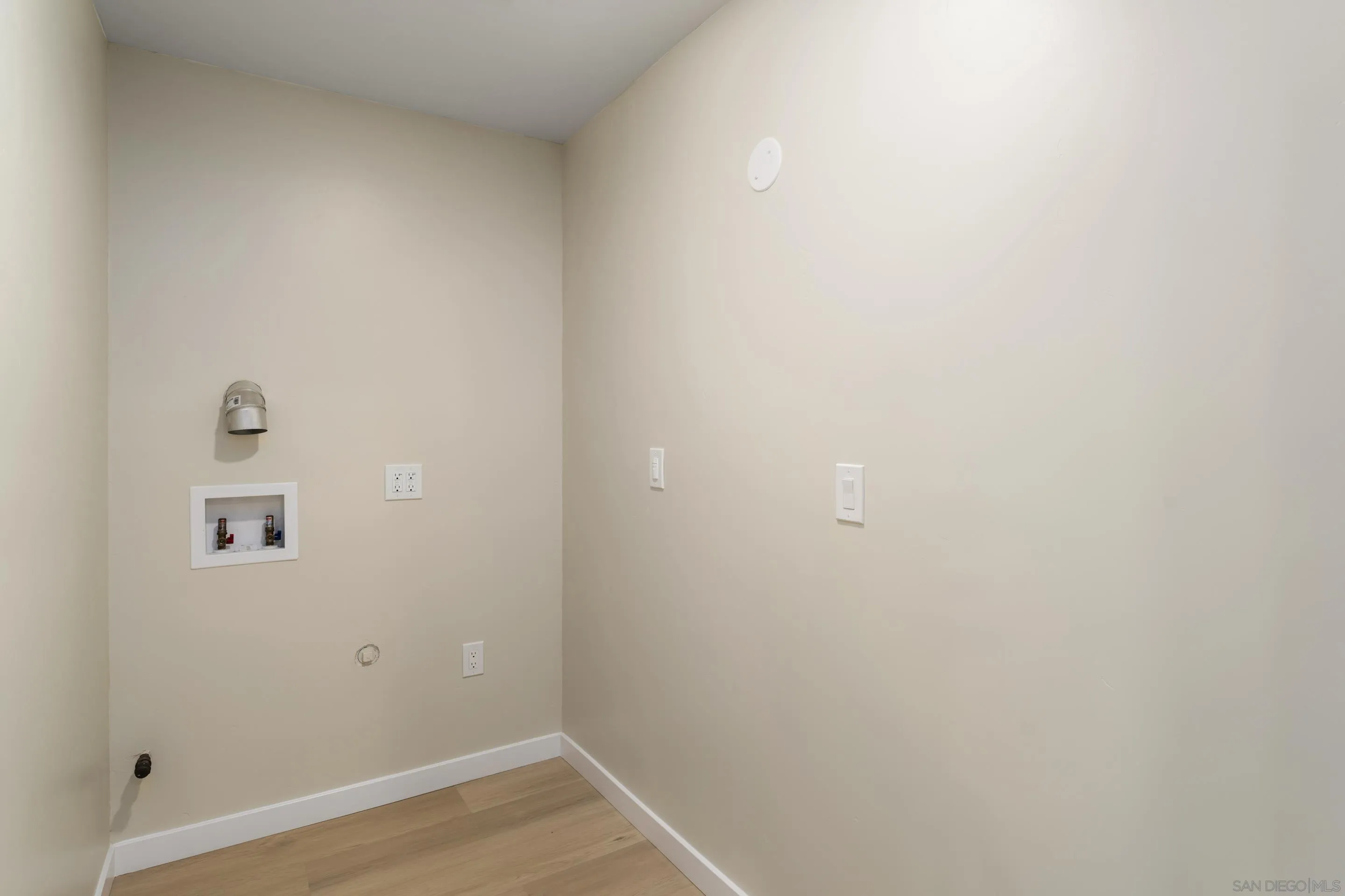 https://cdn.realtyfeed.com/cdn/127/250039945/70fb01461d896aced40ec3f6fd4adbfd.webp