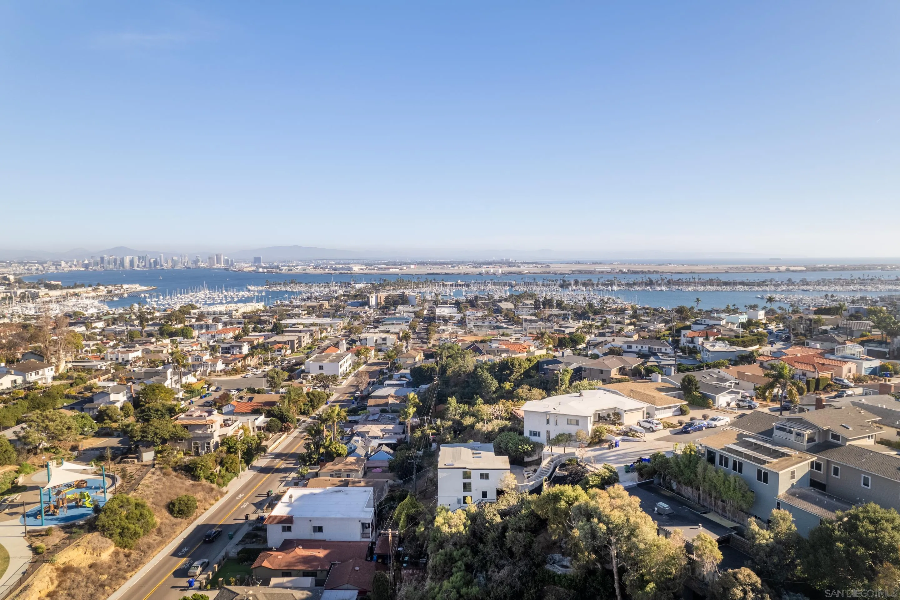 https://cdn.realtyfeed.com/cdn/127/250039945/9fe28d3090a65a326d1fb033be8262a0.webp