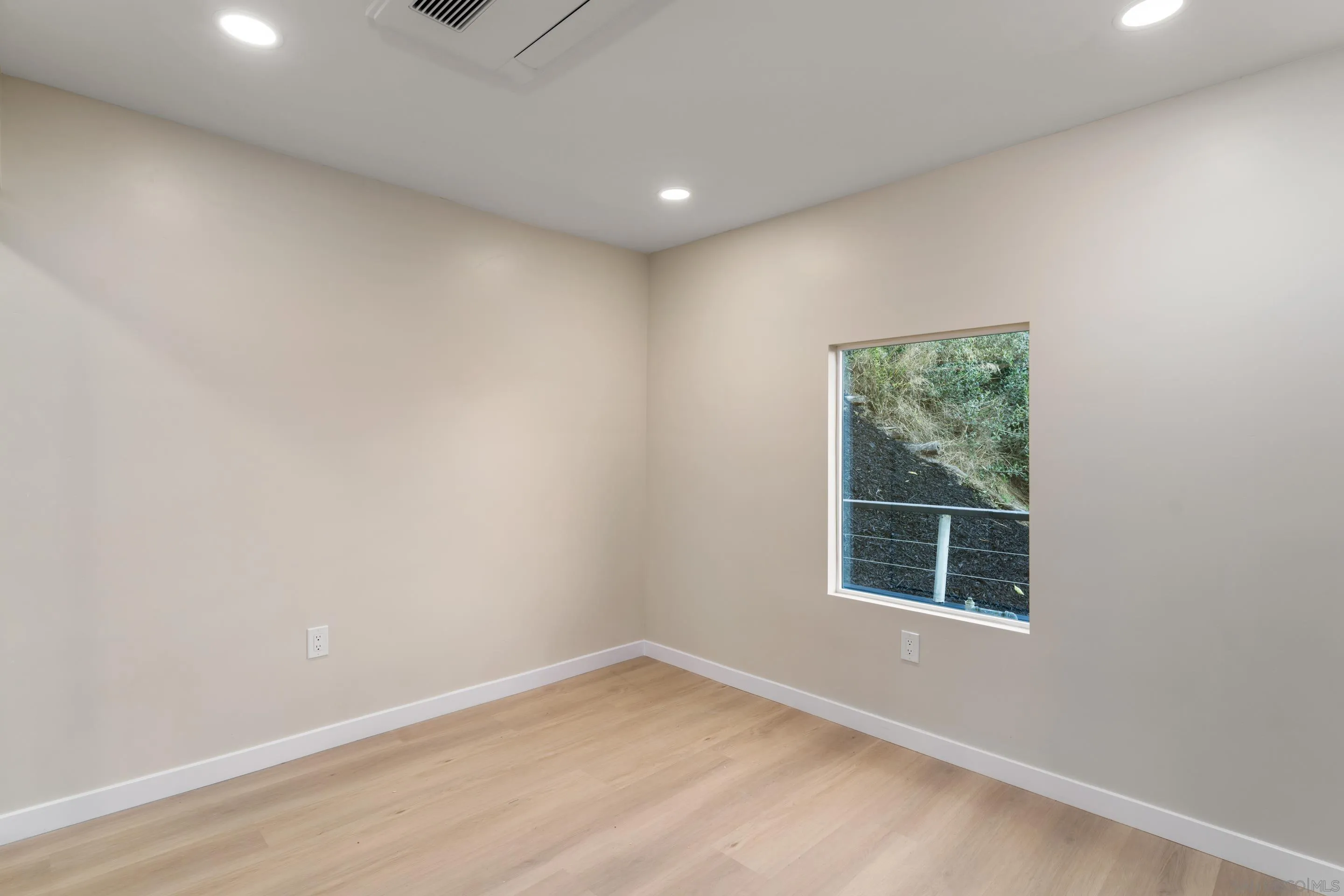 https://cdn.realtyfeed.com/cdn/127/250039945/b1b44e065dbf0183965bd1e0cb34de5d.webp