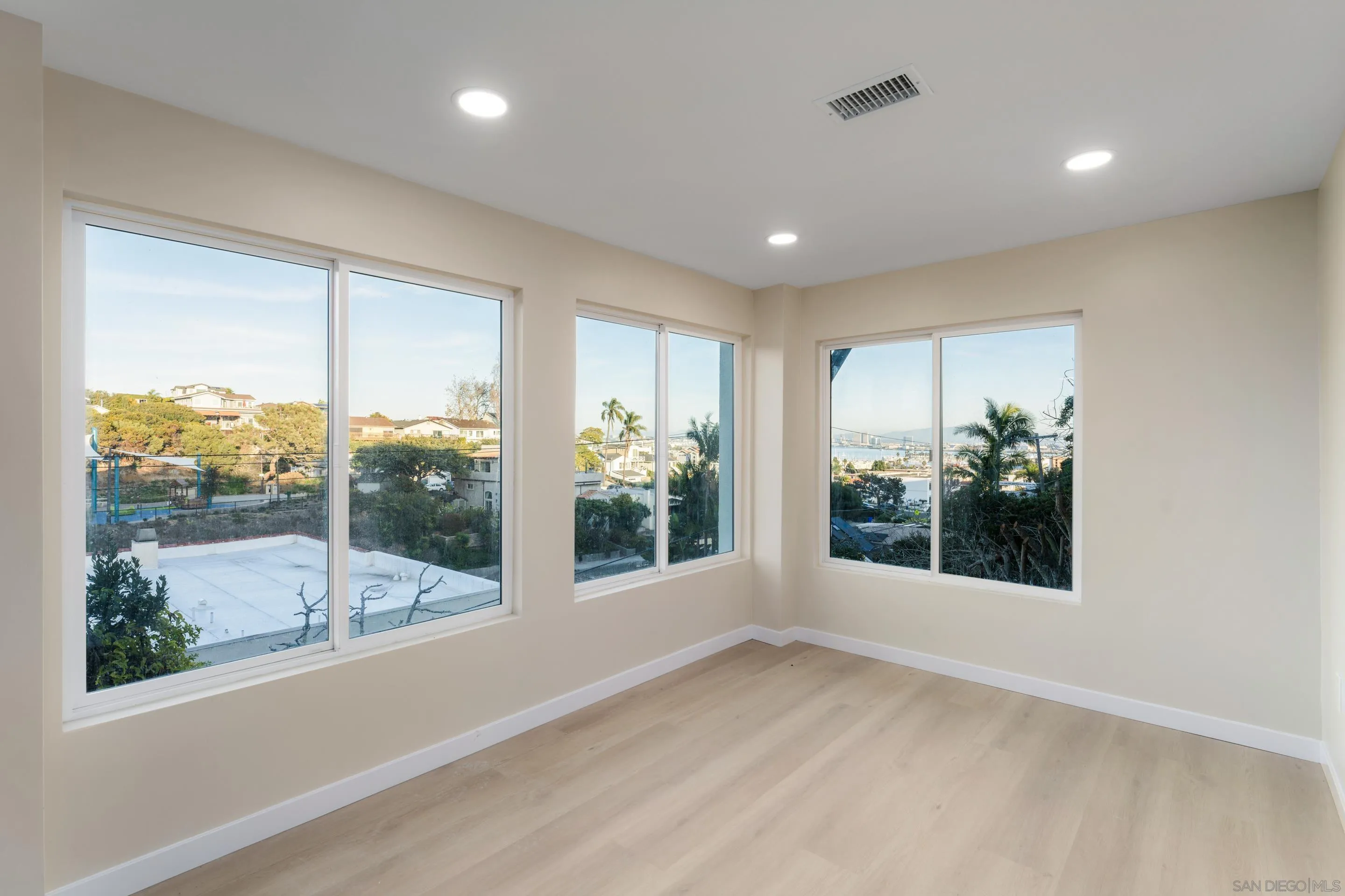 https://cdn.realtyfeed.com/cdn/127/250039945/ba75aefe9ab0ce1b22acf3f986e99033.webp