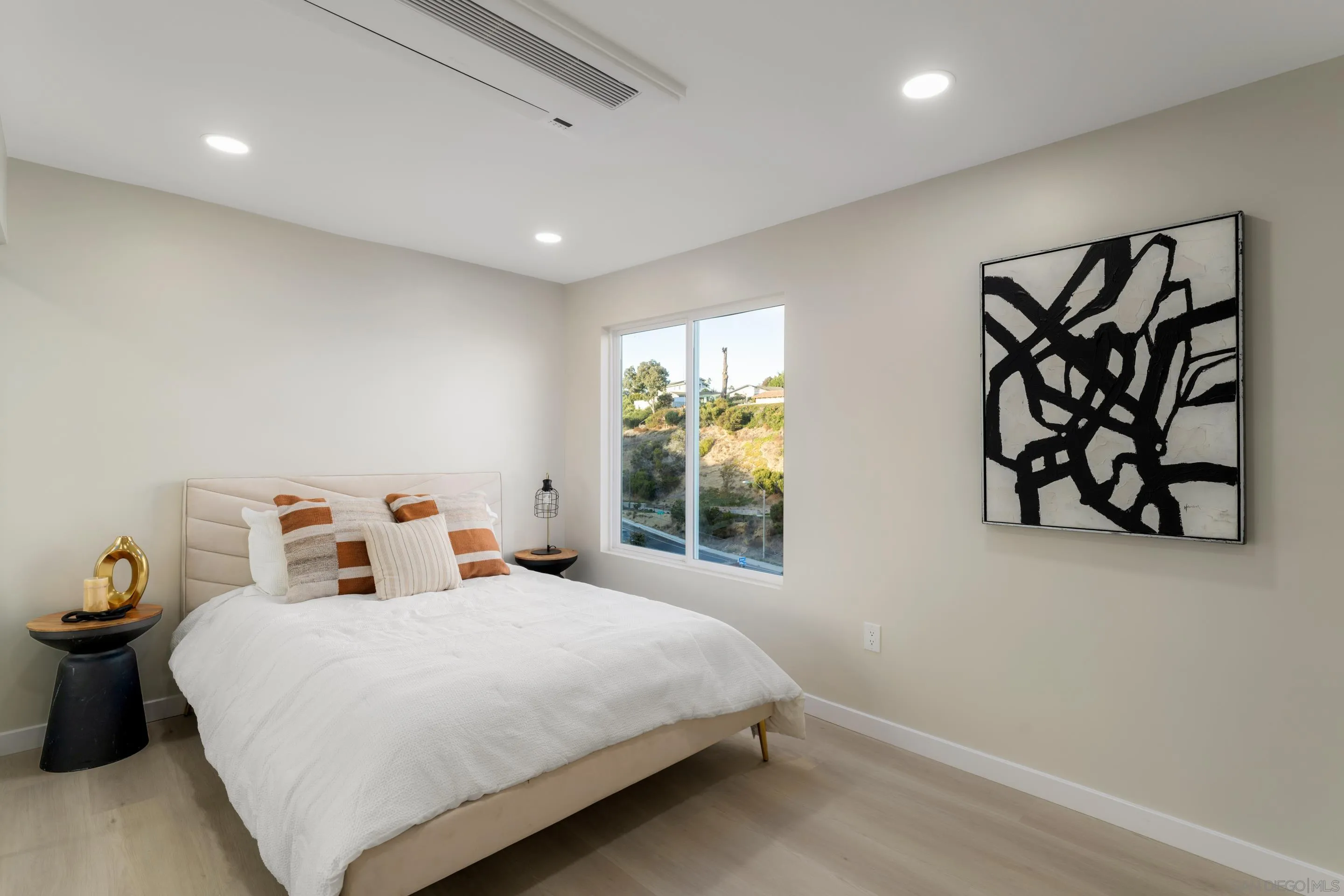 https://cdn.realtyfeed.com/cdn/127/250039945/cd62664e74698bace35e0cd16c2ac90b.webp