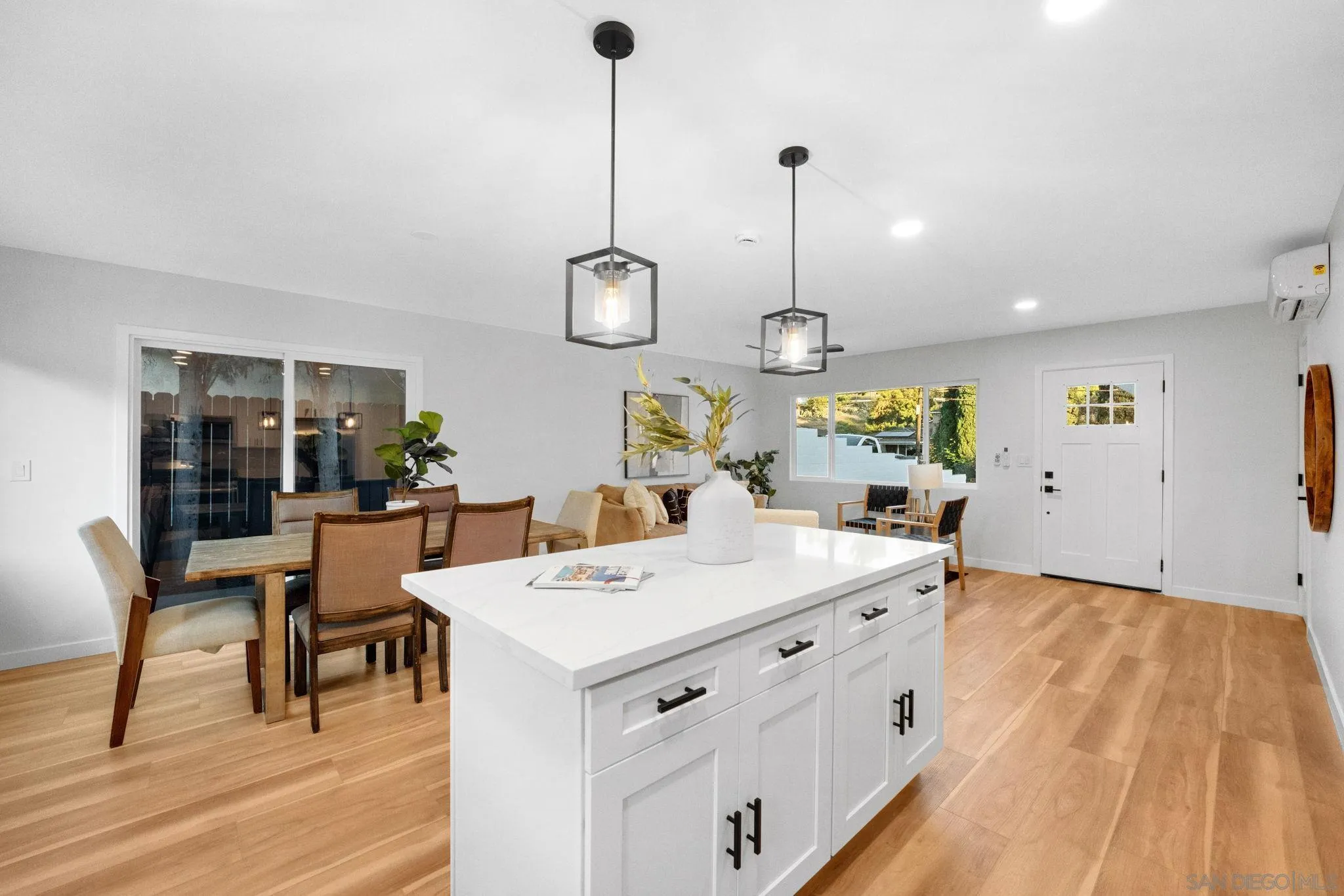 https://cdn.realtyfeed.com/cdn/127/250039948/6cb114345c5f1decf2e11c58dfff31b5.webp