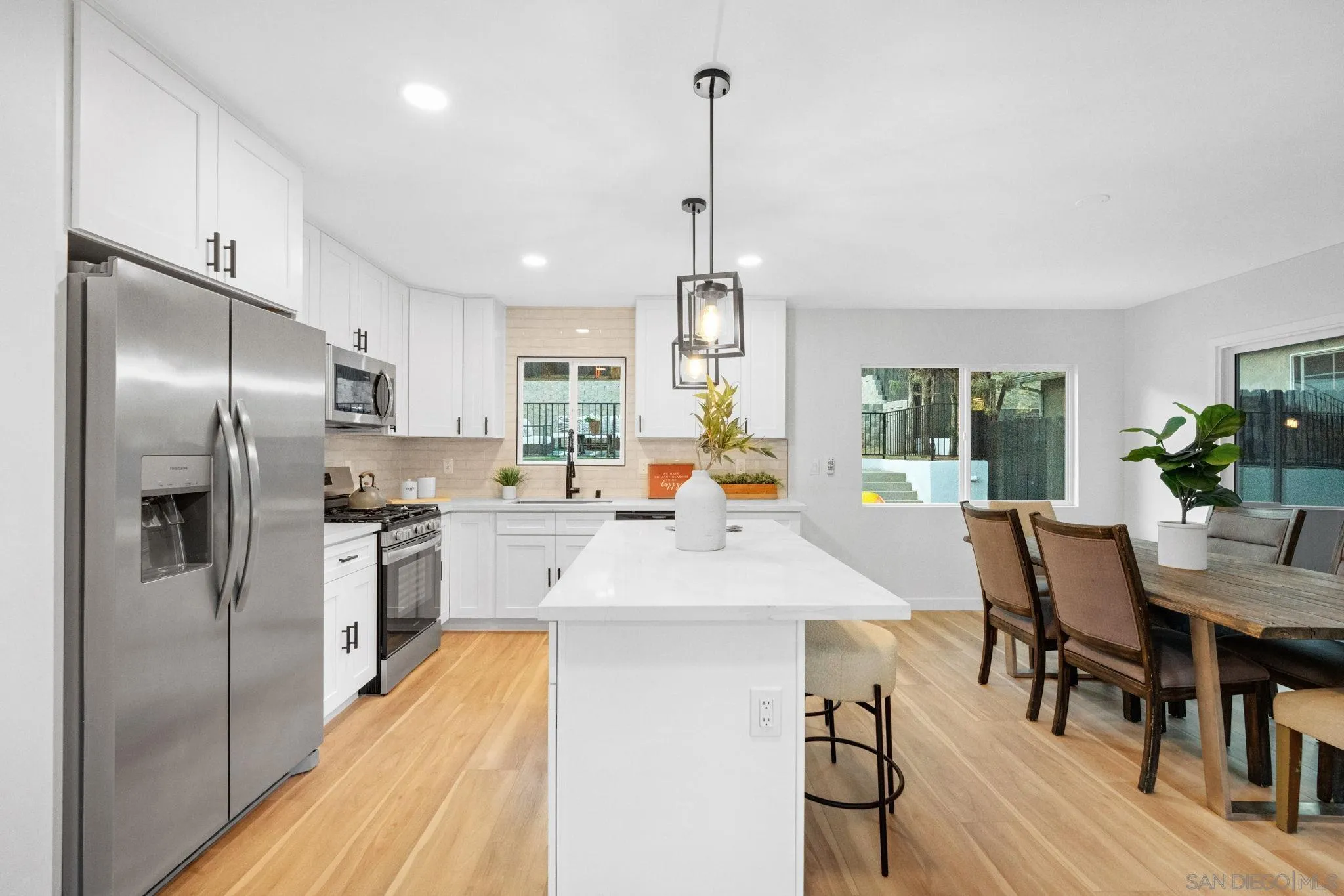 https://cdn.realtyfeed.com/cdn/127/250039948/e03138127e2d1622cf73ff834393c0c1.webp
