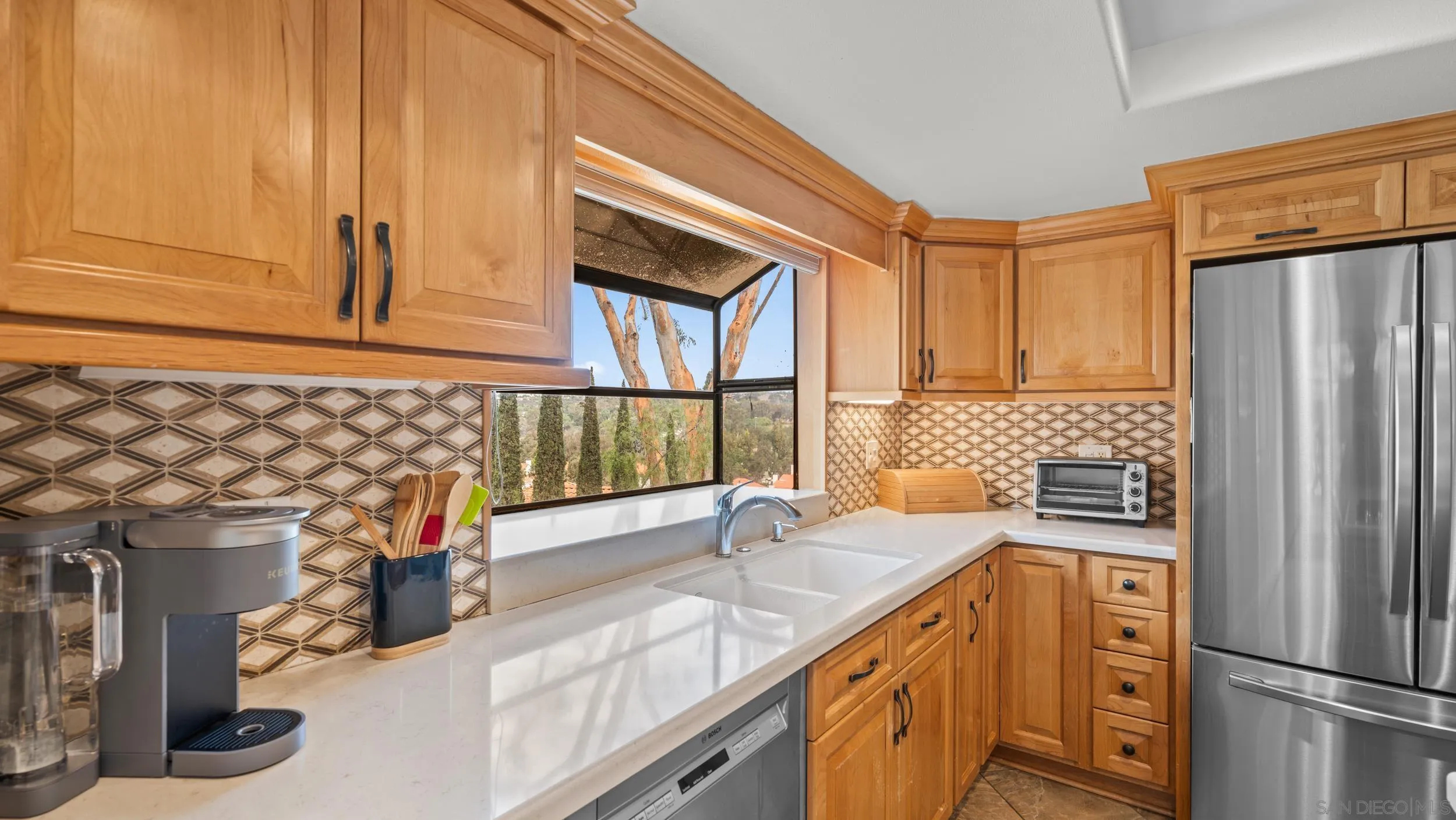 Photo #5: 250039972 Listing 