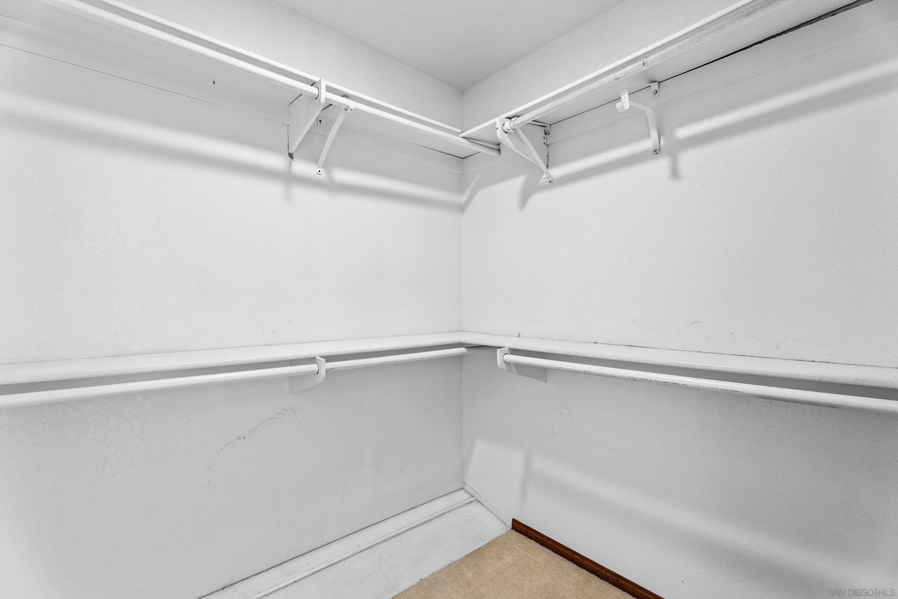 https://cdn.realtyfeed.com/cdn/127/250039973/3fe7dfa4a9f30003164e8fb5120b5c64.webp