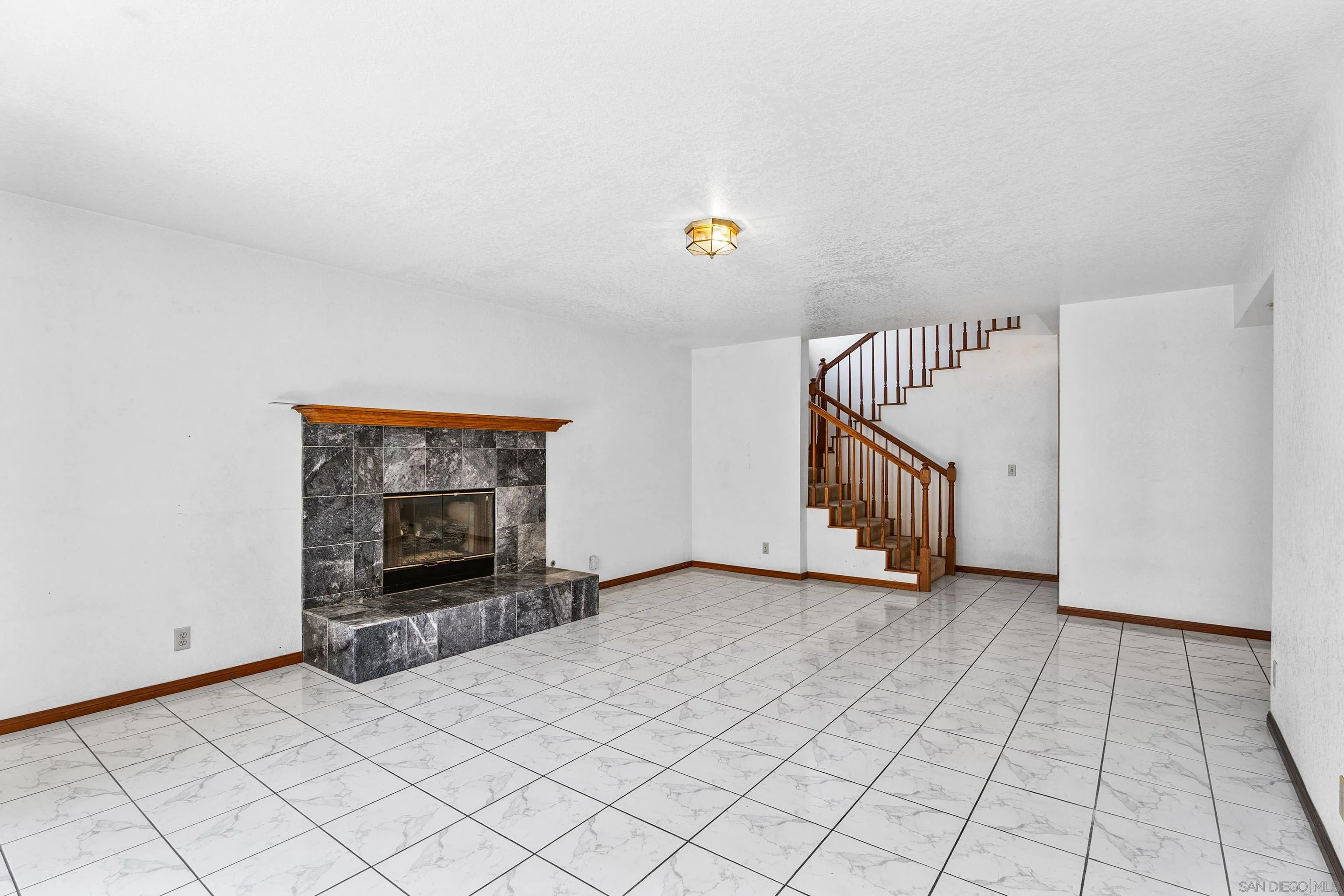 https://cdn.realtyfeed.com/cdn/127/250039973/50fa2dcee75e44e49b869fd181ccf899.webp