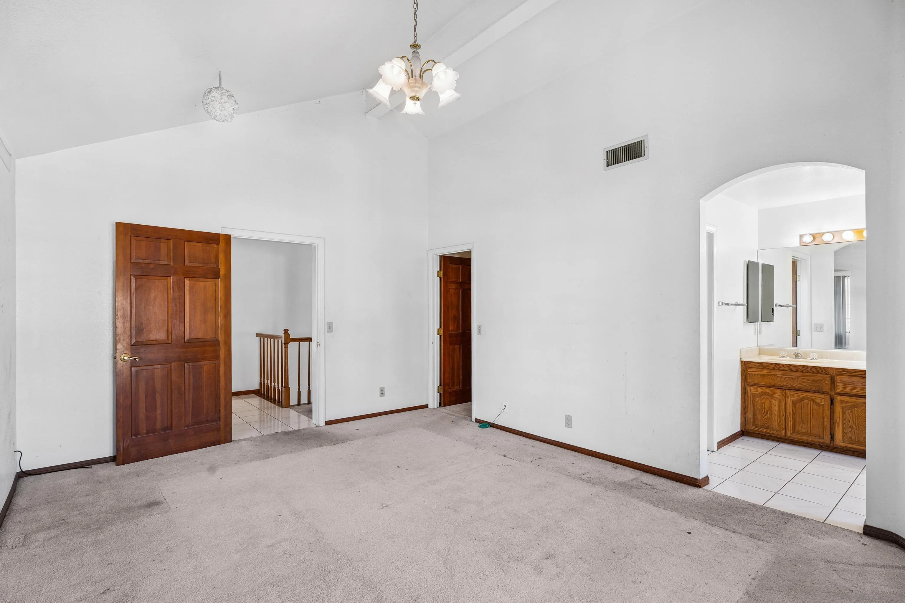 https://cdn.realtyfeed.com/cdn/127/250039973/8db9dec5e763e241e89e85f976f46d54.webp