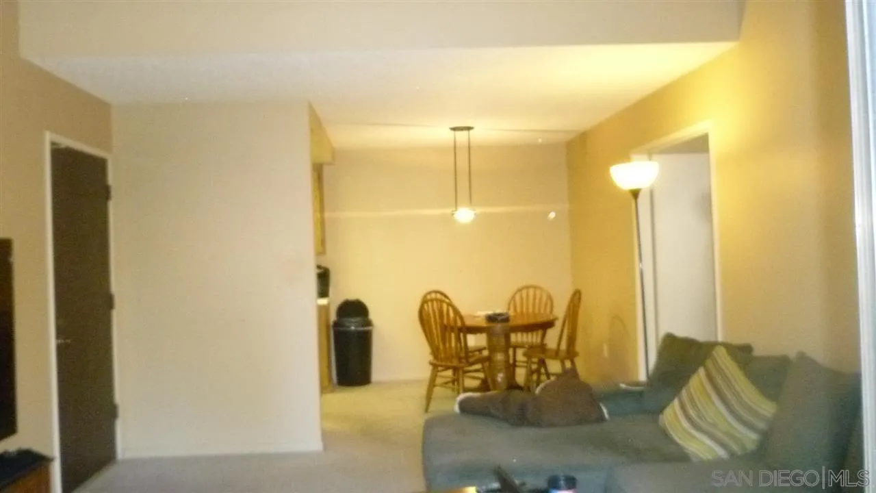 https://cdn.realtyfeed.com/cdn/127/250039977/ec26842bd8c0be2e8f0b3d48aa2c4efe.webp
