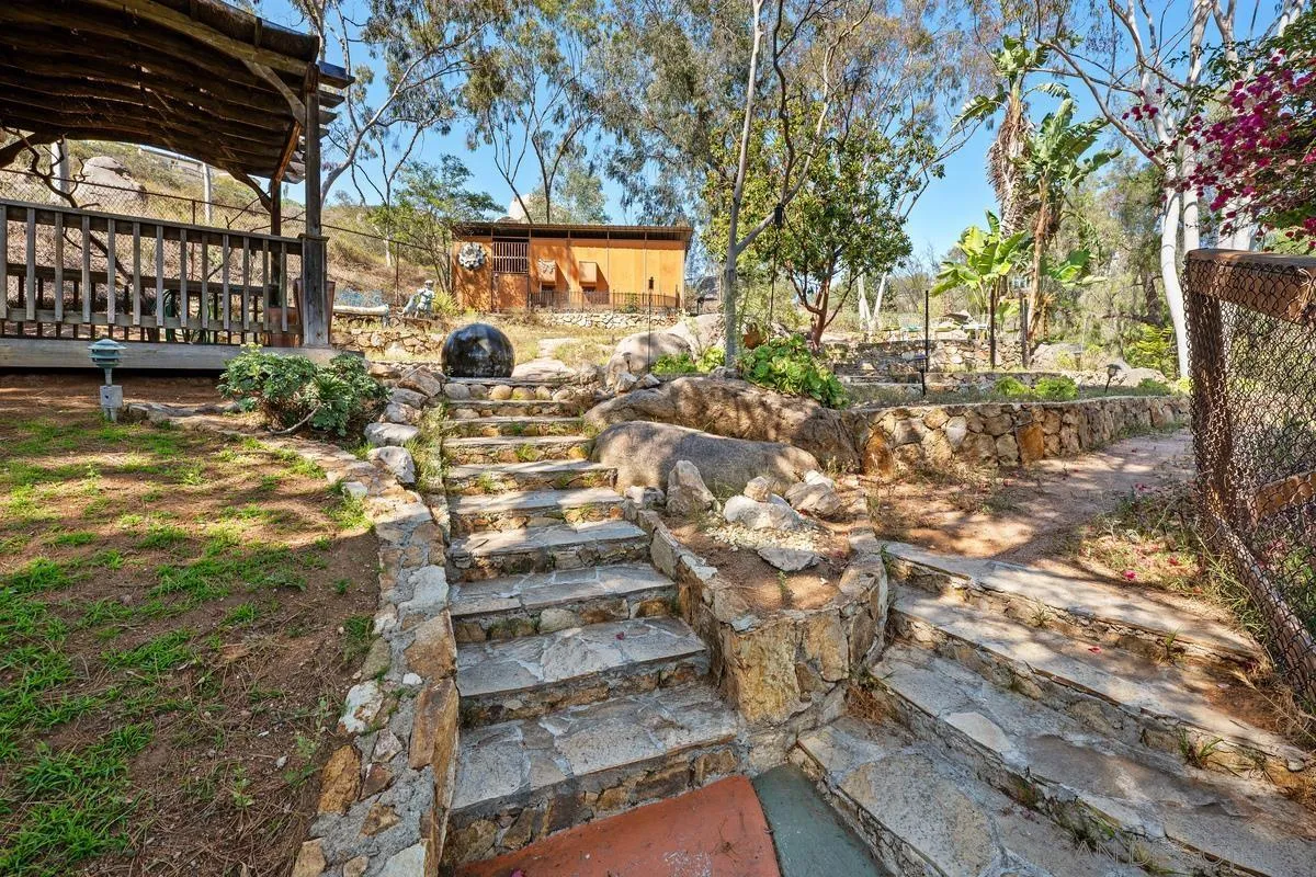 https://cdn.realtyfeed.com/cdn/127/250039978/16b90f820b3dfb7391f3ffc9f7070f1b.webp