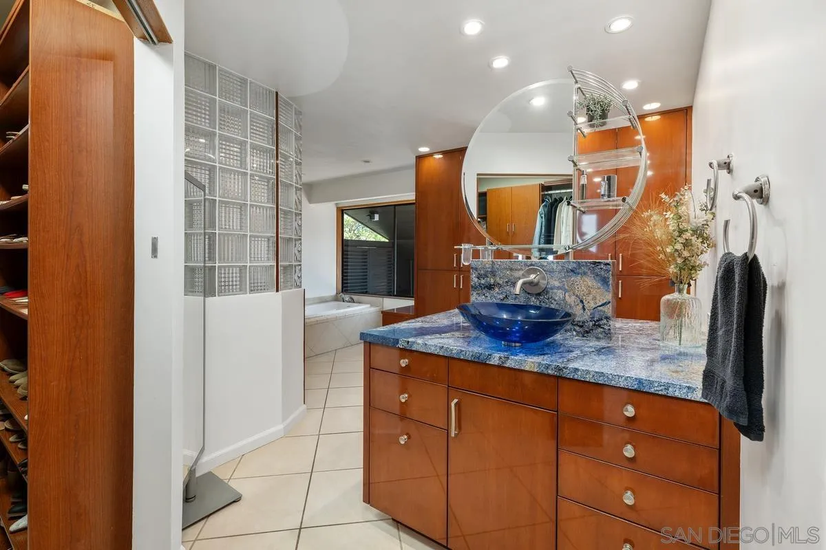 https://cdn.realtyfeed.com/cdn/127/250039978/e8d3ba327ed231d59d73ef64446e71a5.webp