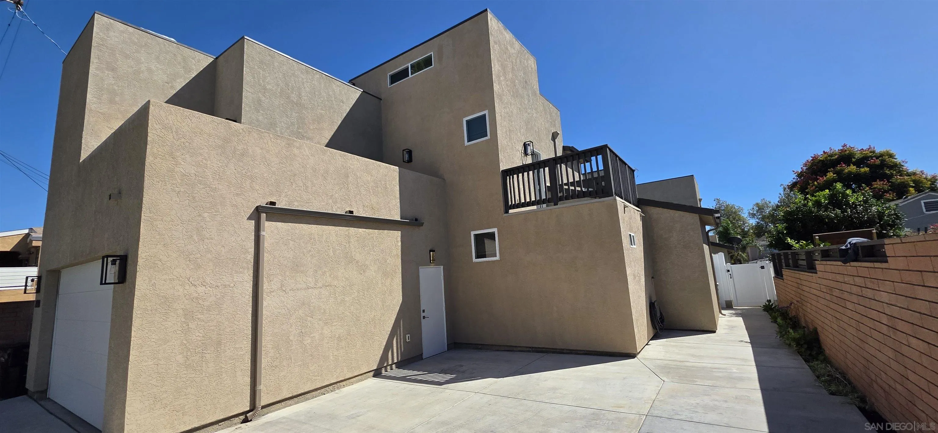 https://cdn.realtyfeed.com/cdn/127/250039981/9c56fdb3da7581806c0719434fae8ccd.webp