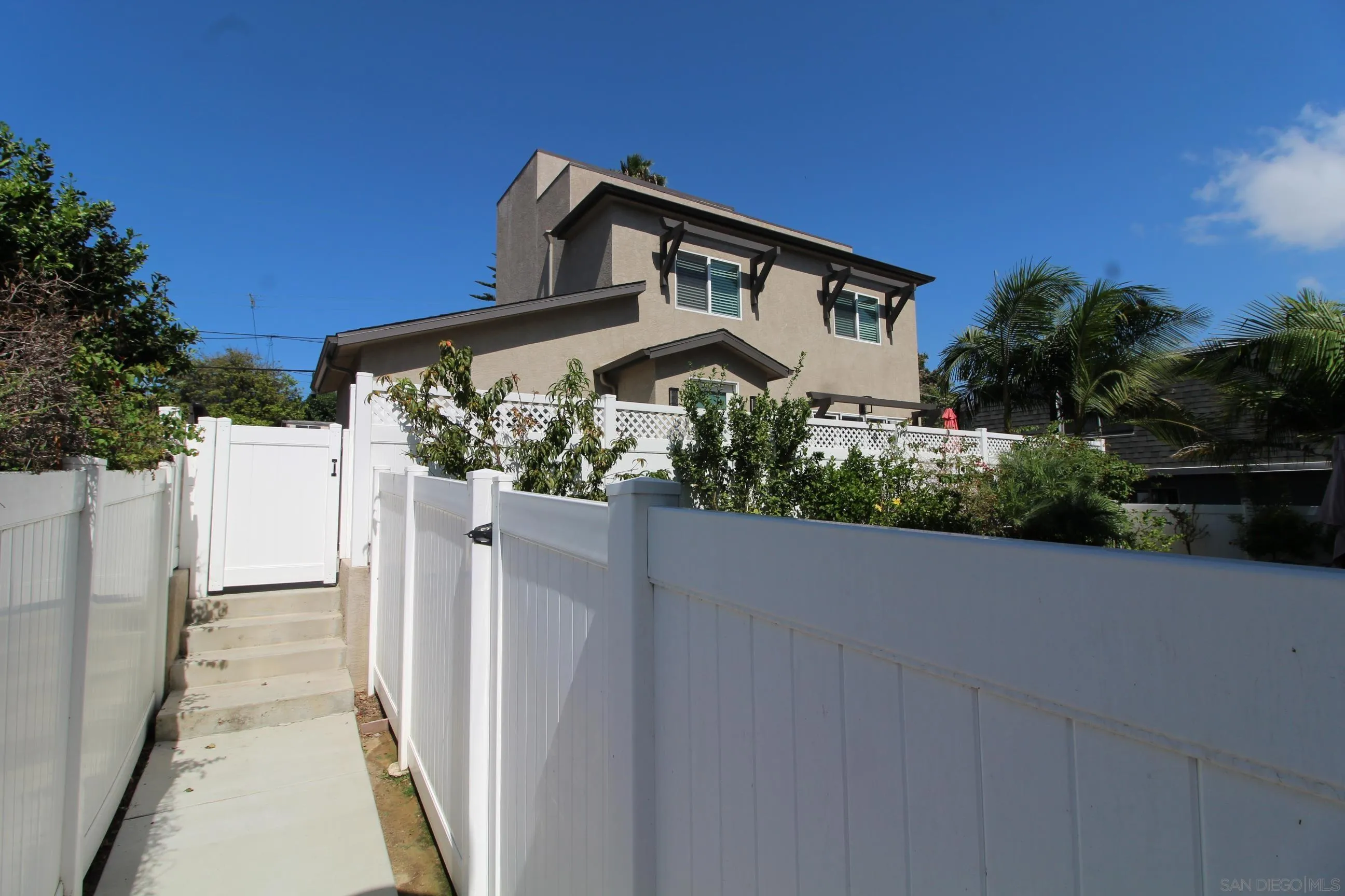 https://cdn.realtyfeed.com/cdn/127/250039981/a738b9a768881d3e22636a75757fbfba.webp