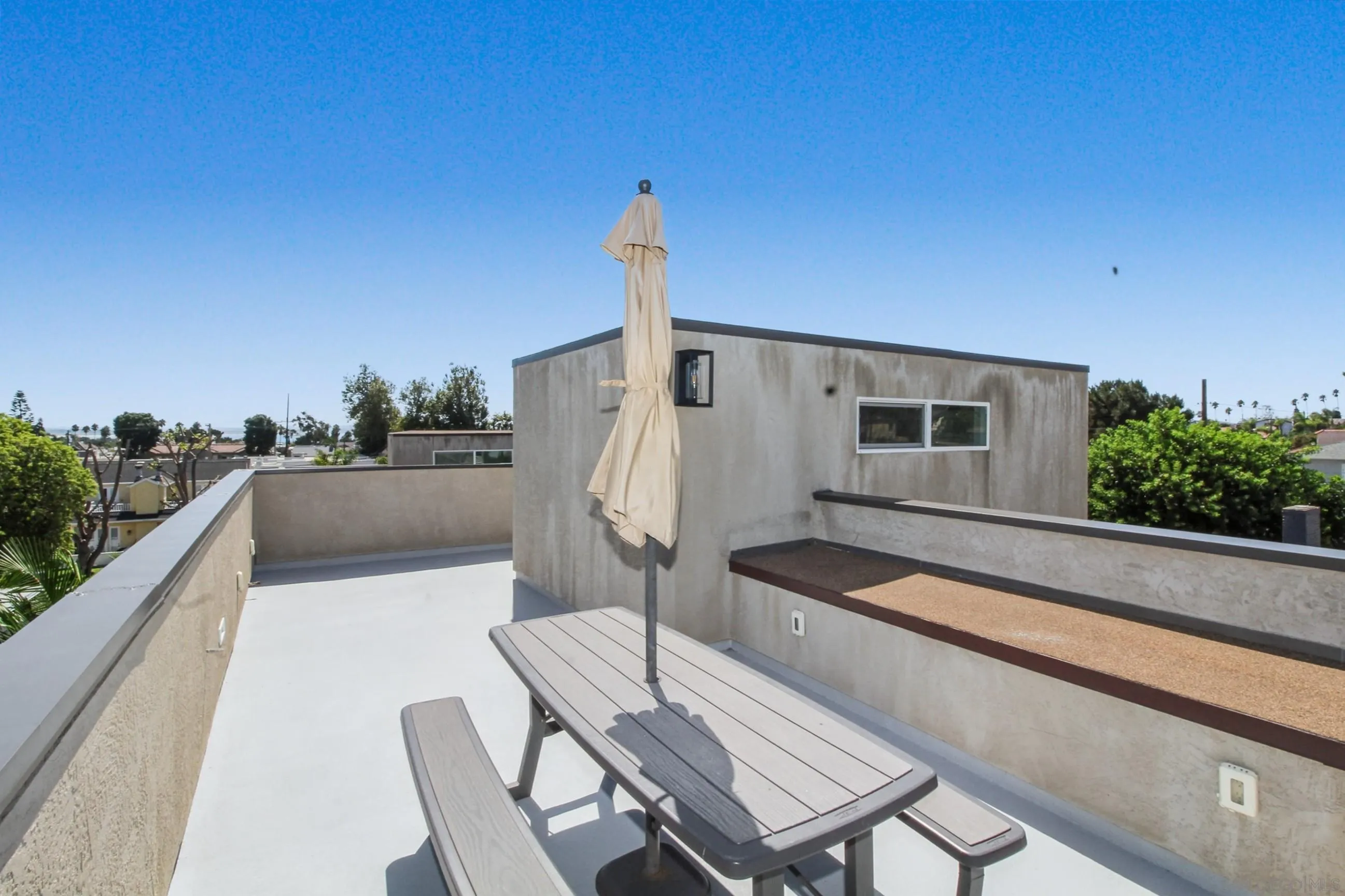 Photo #3: 250039981 Listing 